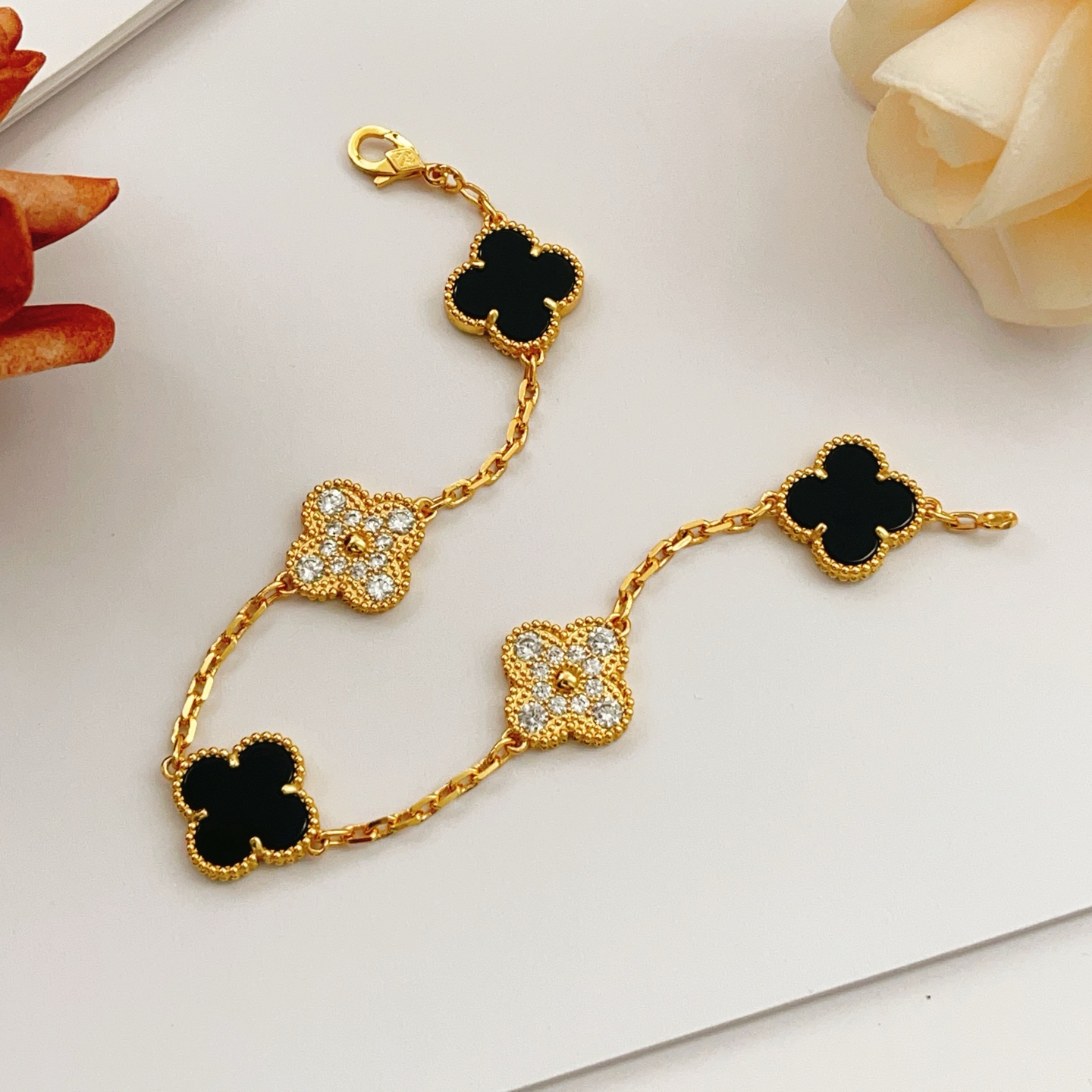 Bracciale Van Cleef Arpels Vintage Alhambra Oro giallo con onice nero e accenti di diamanti trasparenti 18 cm
