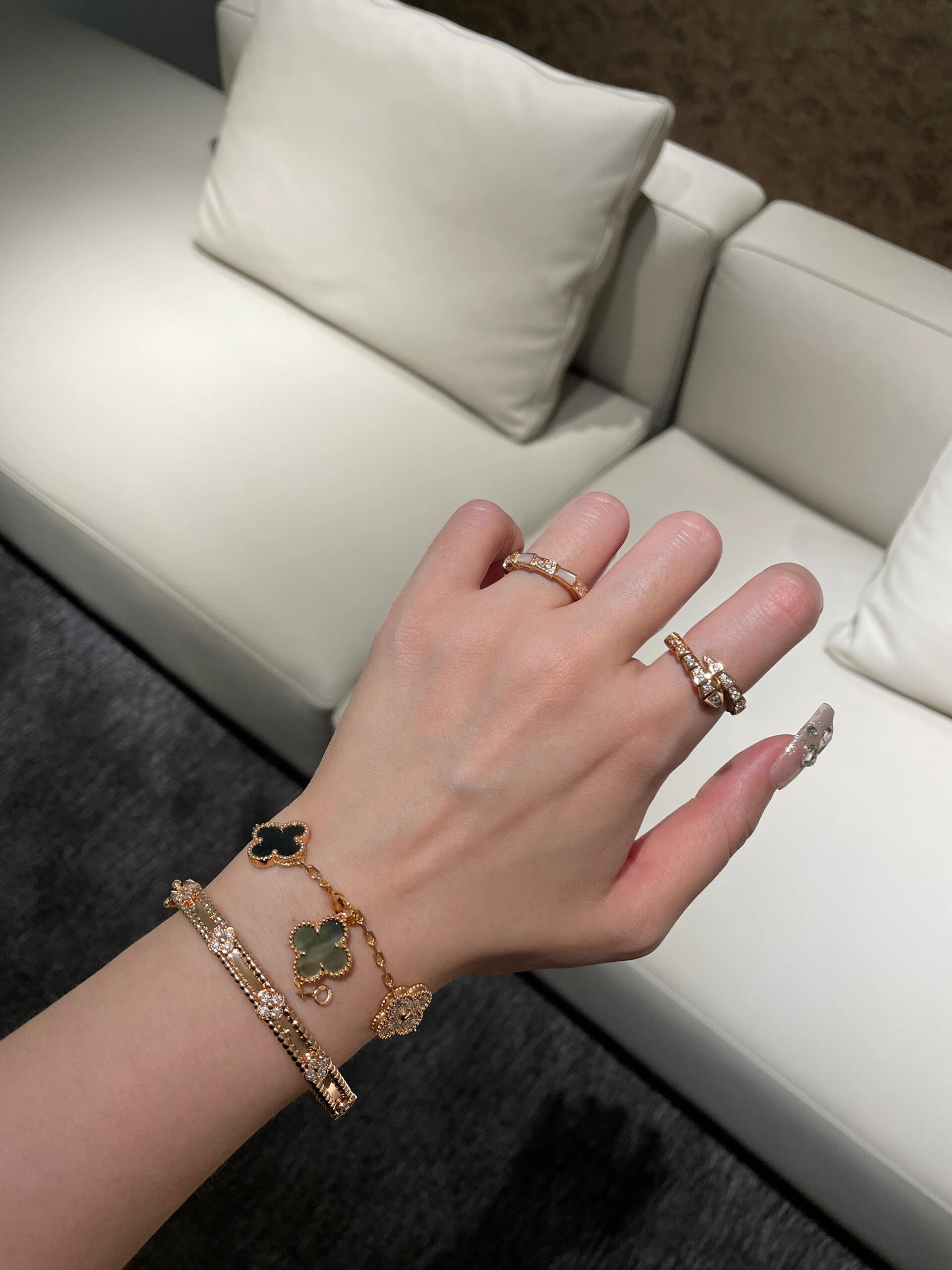 Bracciale Van Cleef Arpels Vintage Alhambra Oro rosa con accenti di madreperla grigia e diamanti 18 cm