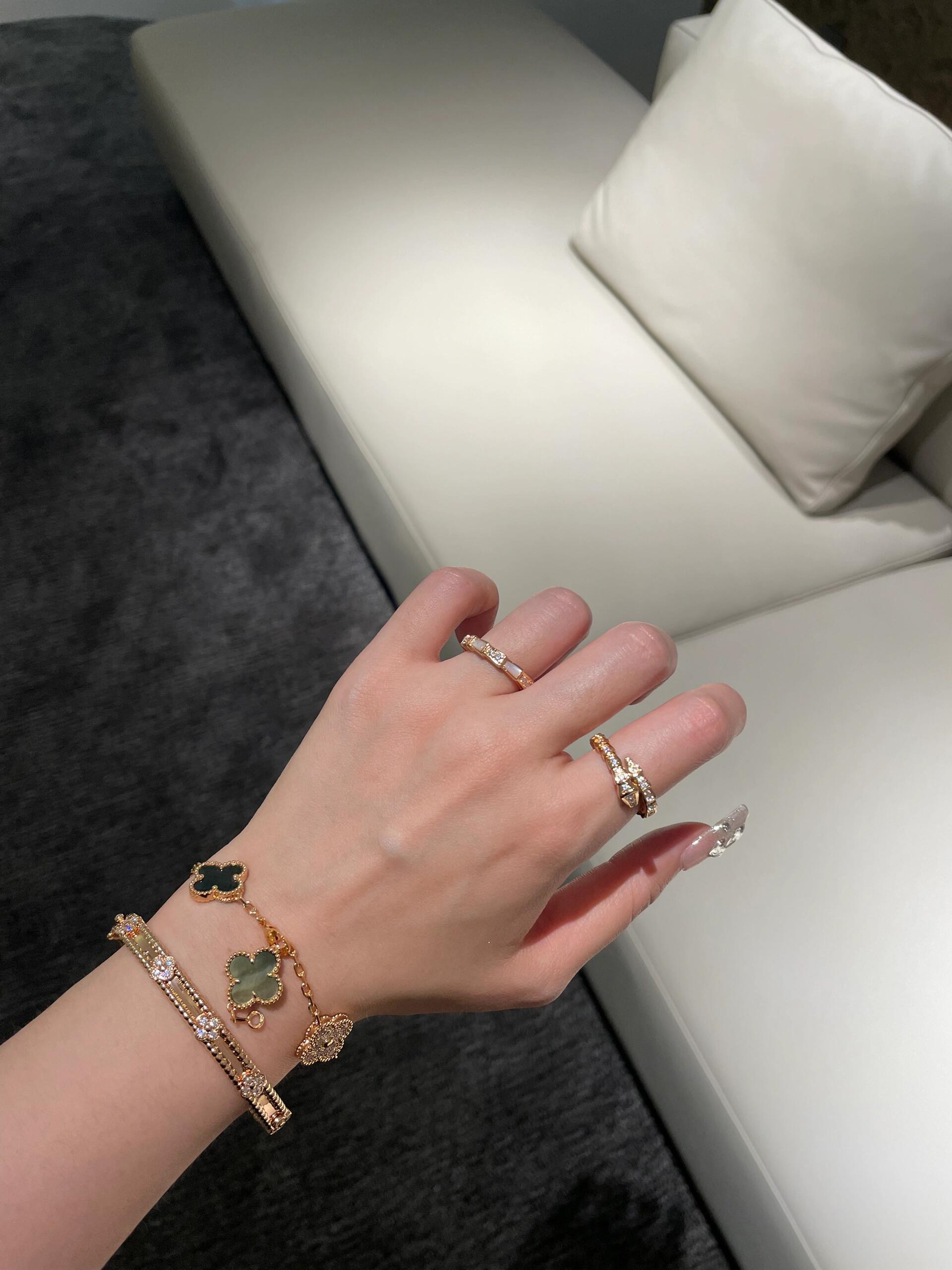 Bracciale Van Cleef Arpels Vintage Alhambra Oro rosa con accenti di madreperla grigia e diamanti 18 cm