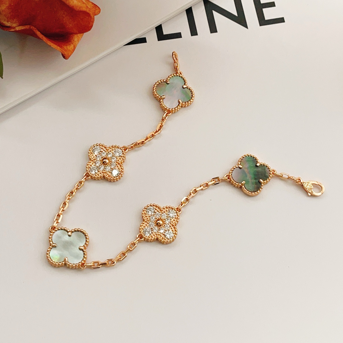 Bracciale Van Cleef Arpels Vintage Alhambra Oro rosa con accenti di madreperla grigia e diamanti 18 cm