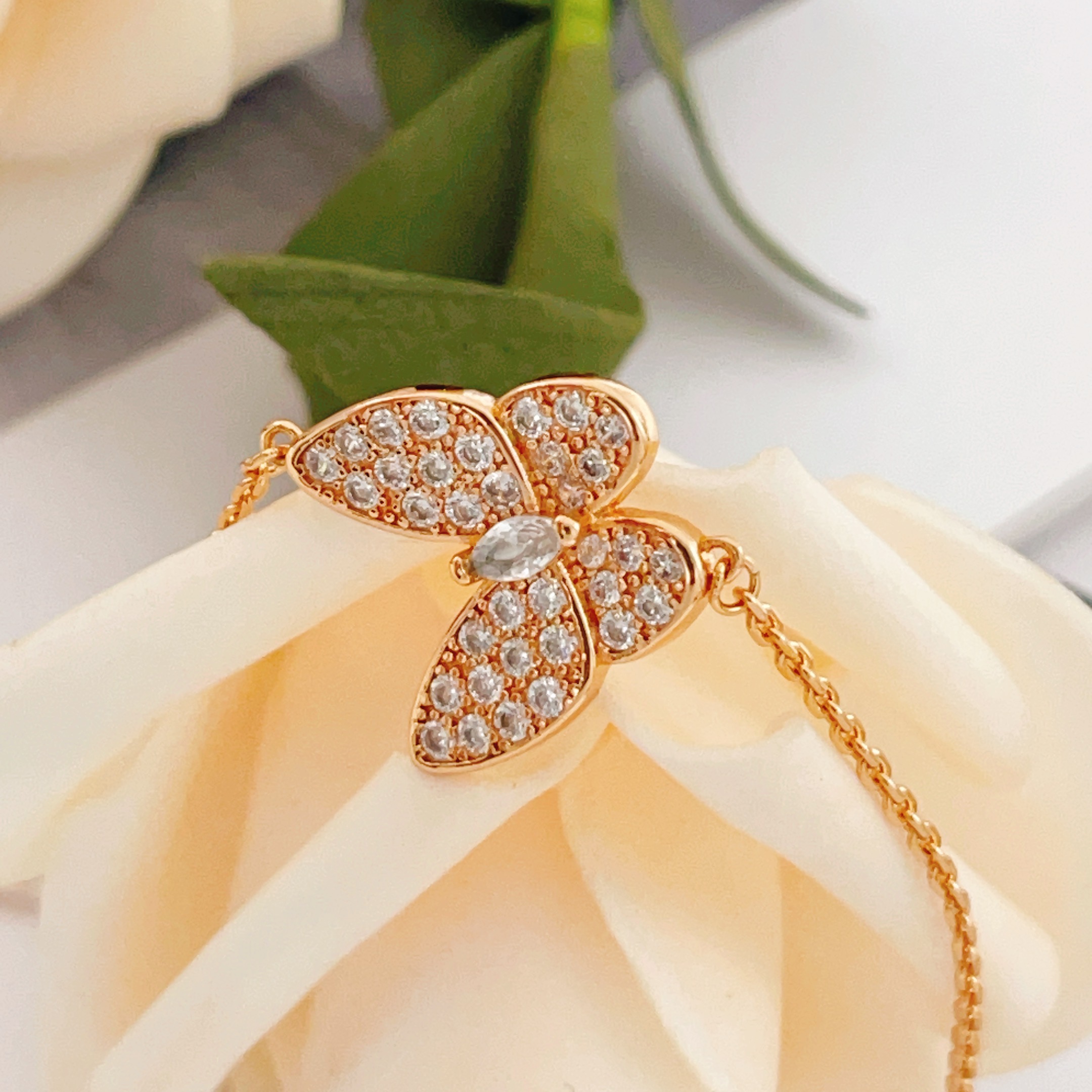 Van Cleef Arpels Two Butterfly bracelet Rose gold with clear diamonds 17cm