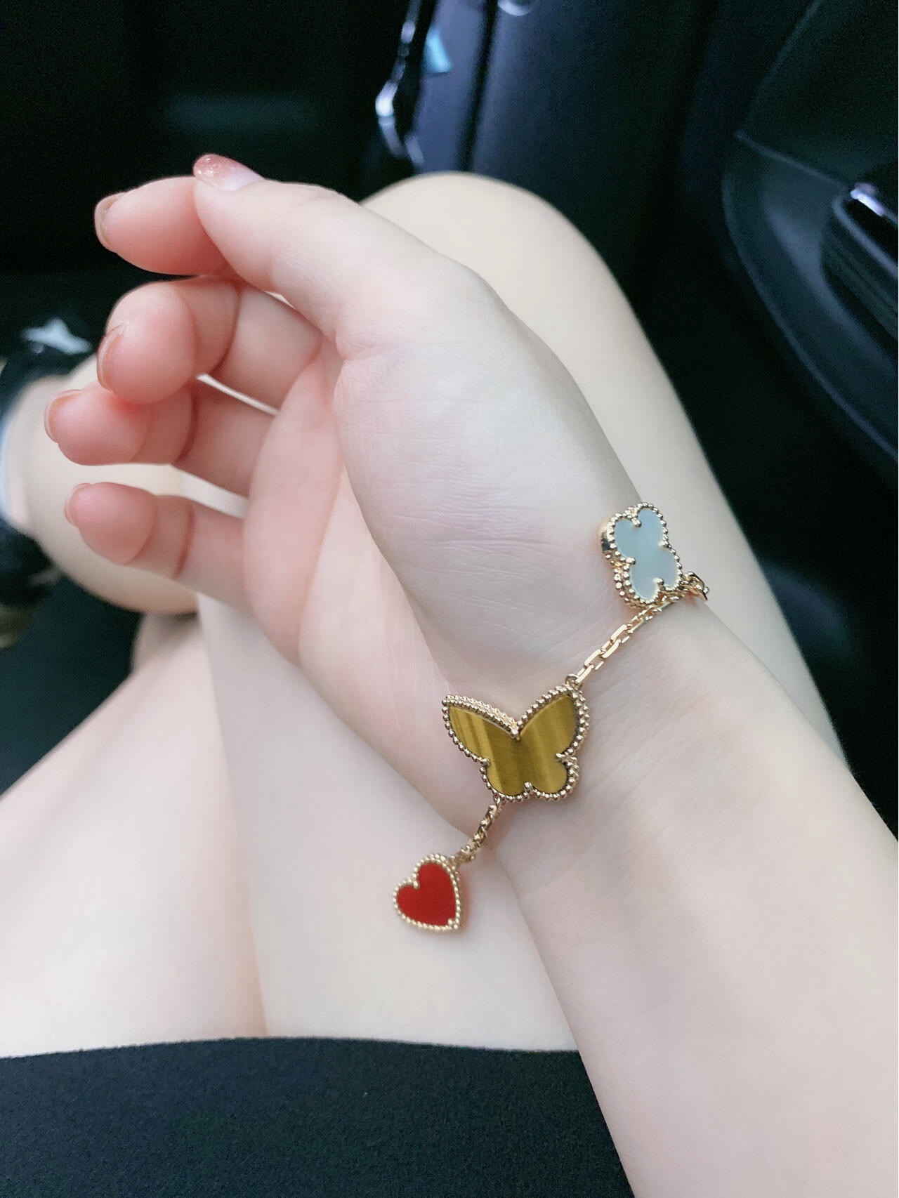 Van Cleef Arpels Bracelet Lucky Alhambra Or jaune avec cornaline rouge vert malachite marron oeil de tigre nacre blanche 19cm