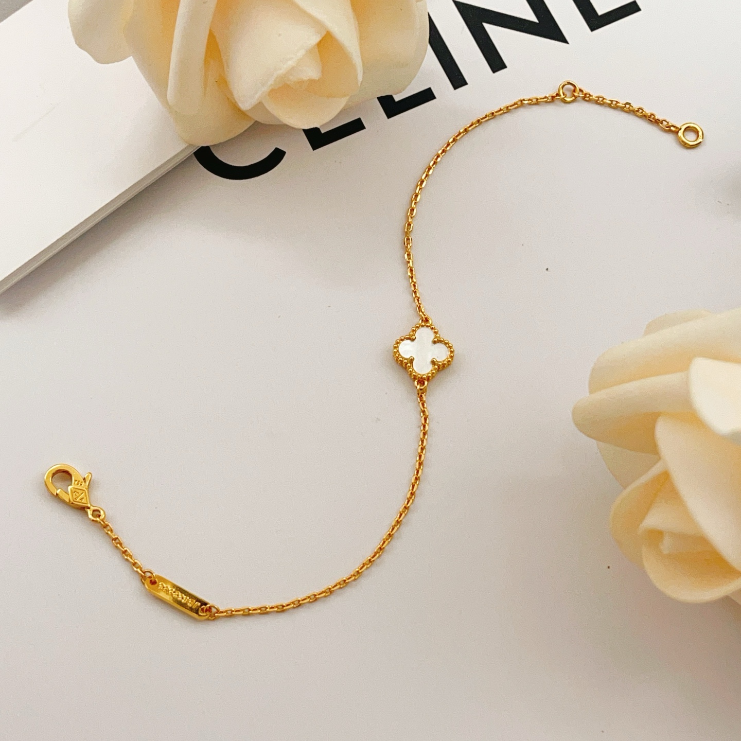 Pulseira Van Cleef Arpels Sweet Alhambra Ouro amarelo com madrepérola branca 17 cm