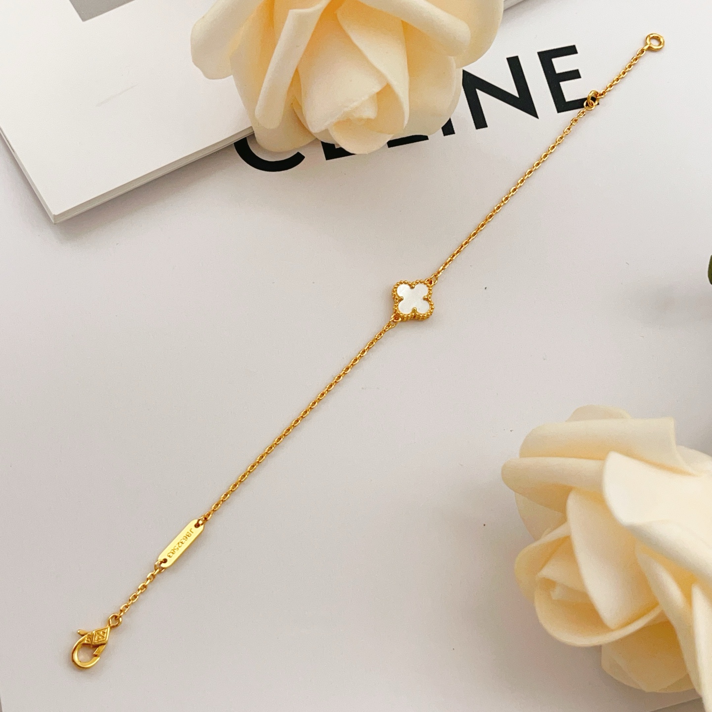 Pulseira Van Cleef Arpels Sweet Alhambra Ouro amarelo com madrepérola branca 17 cm