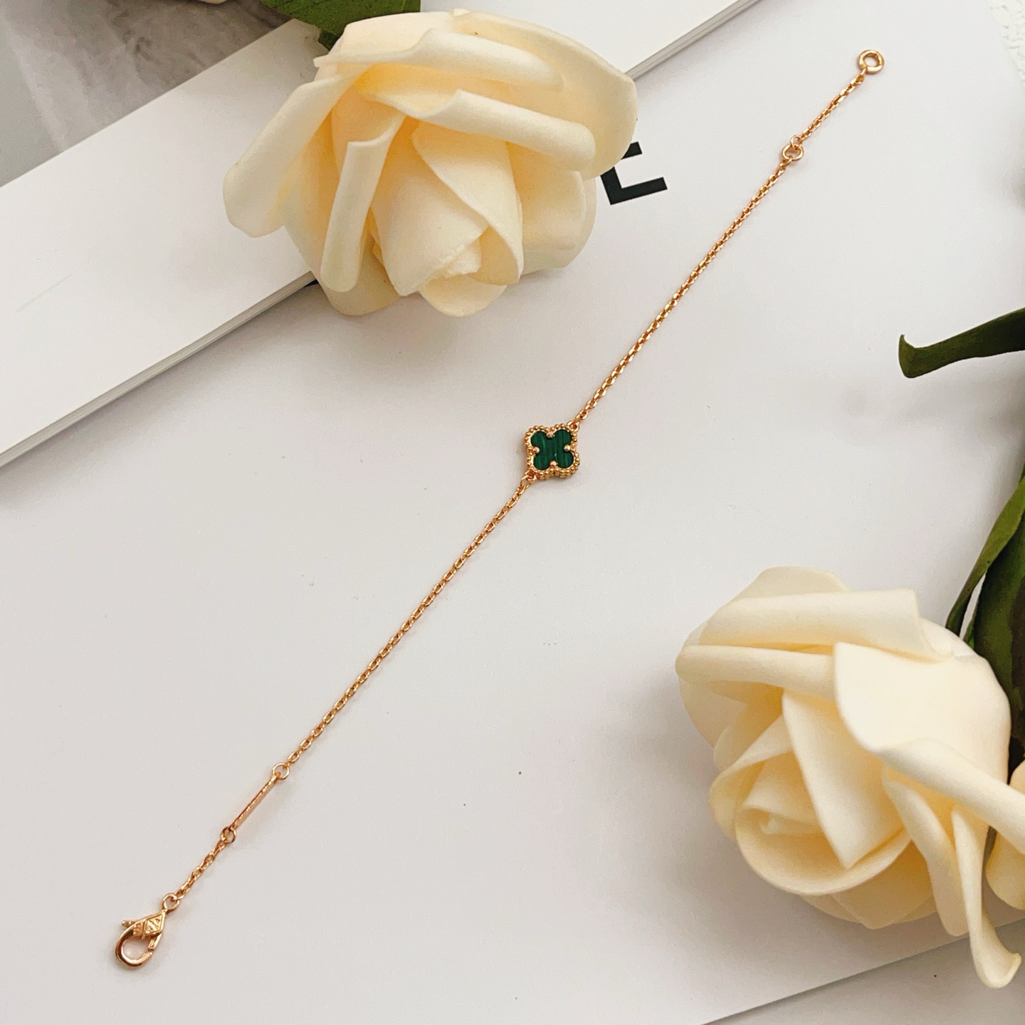 Van Cleef Arpels Sweet Alhambra bracelet Rose gold Malachite green 17cm