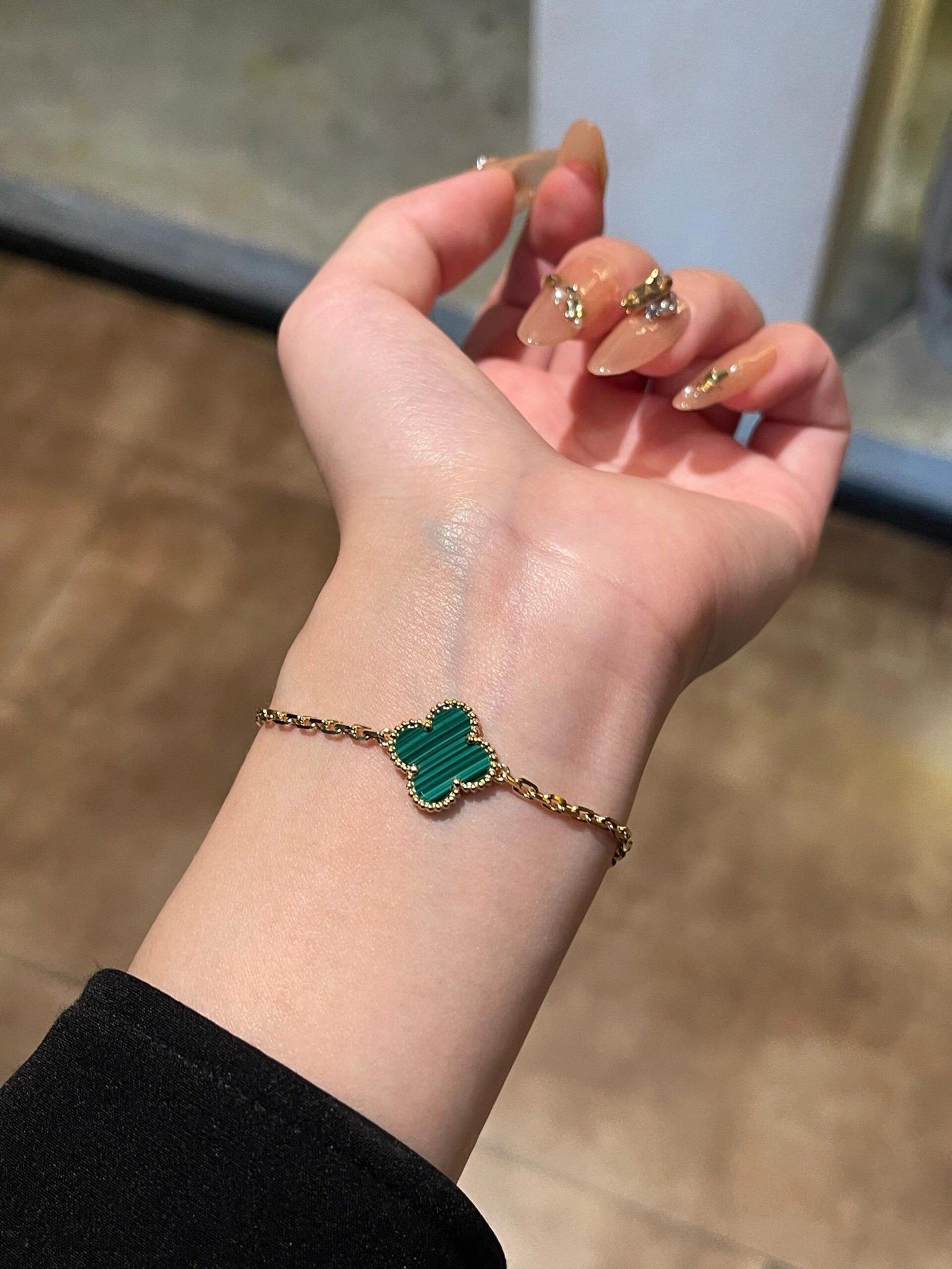 Bracciale Van Cleef Arpels Sweet Alhambra Oro bianco malachite verde 17 cm