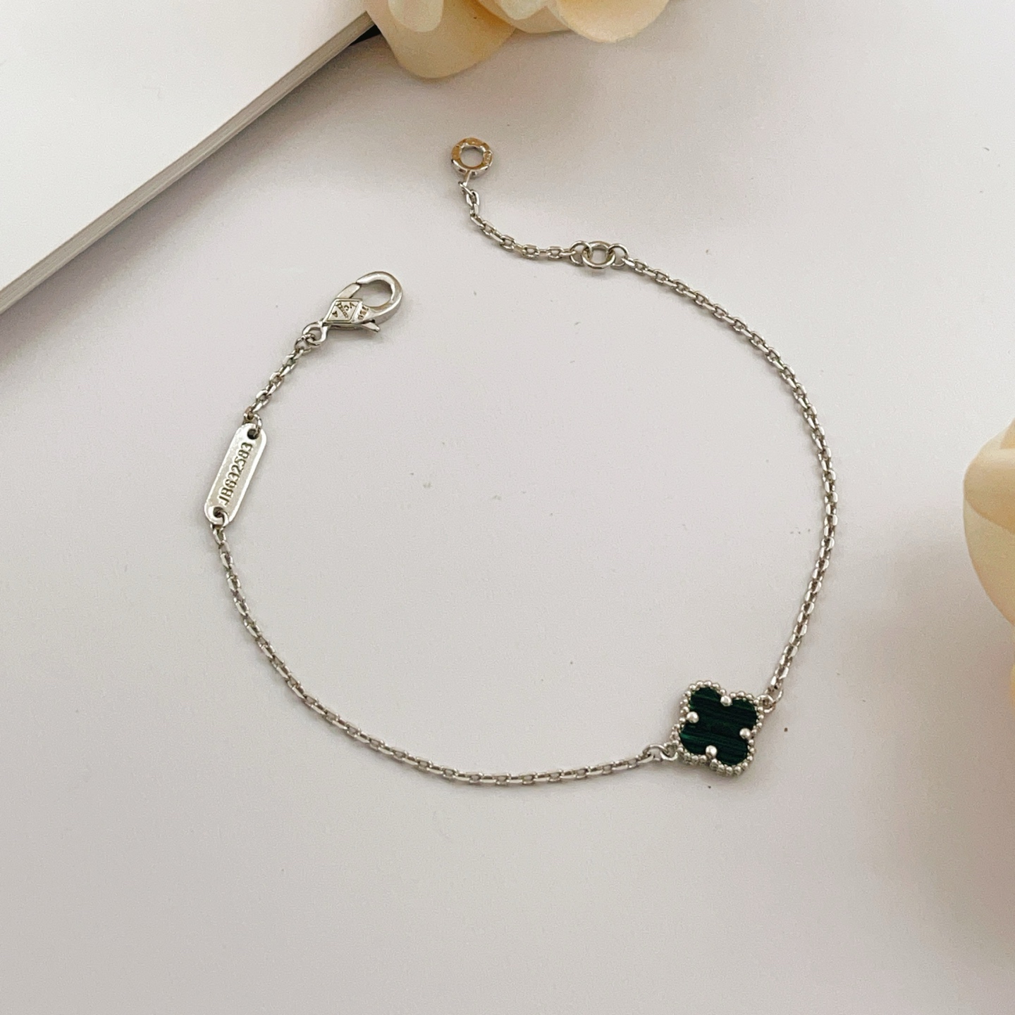 Bracciale Van Cleef Arpels Sweet Alhambra Oro bianco malachite verde 17 cm