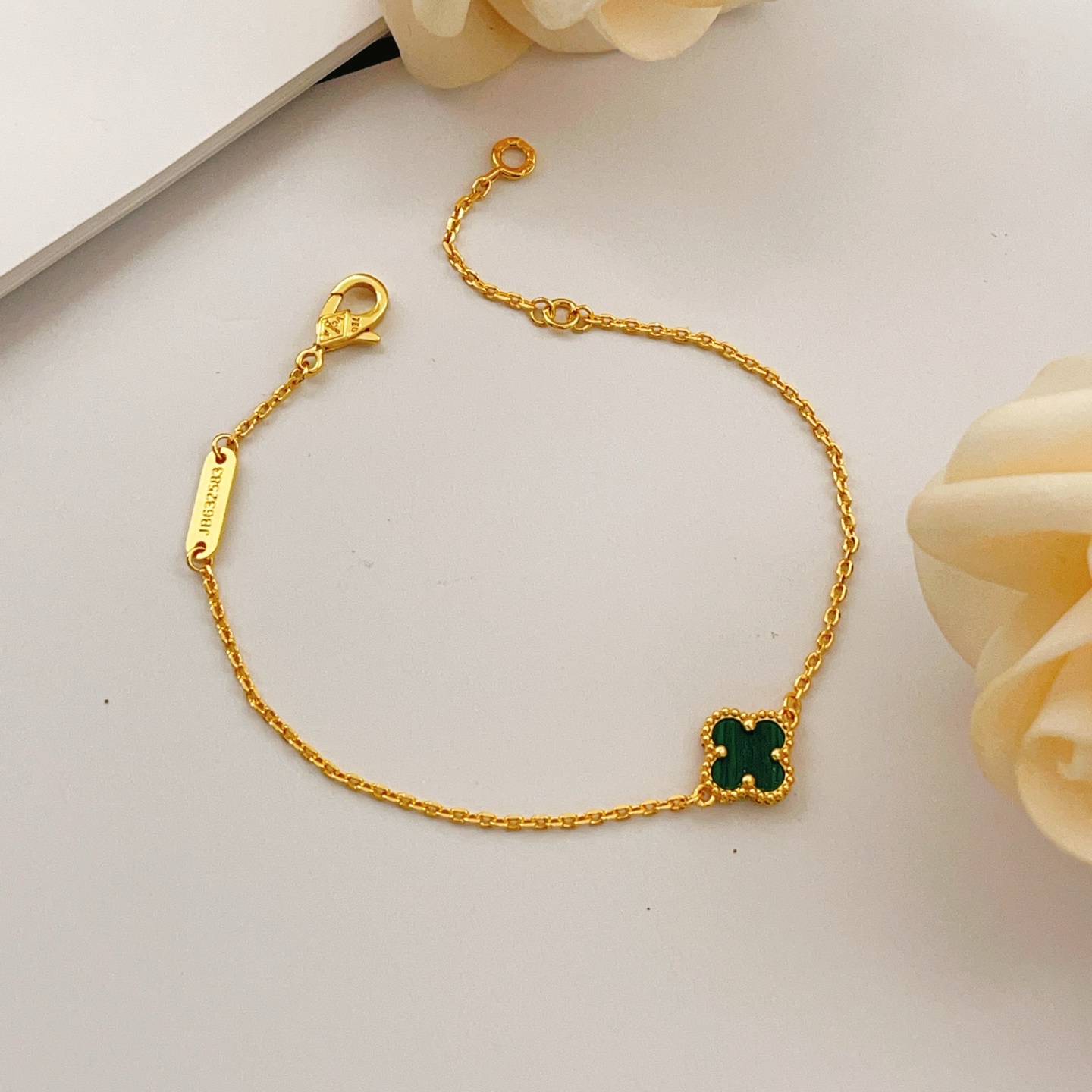 Van Cleef Arpels Sweet Alhambra bracelet Yellow gold with green malachite 16 5cm with 2cm extension chain
