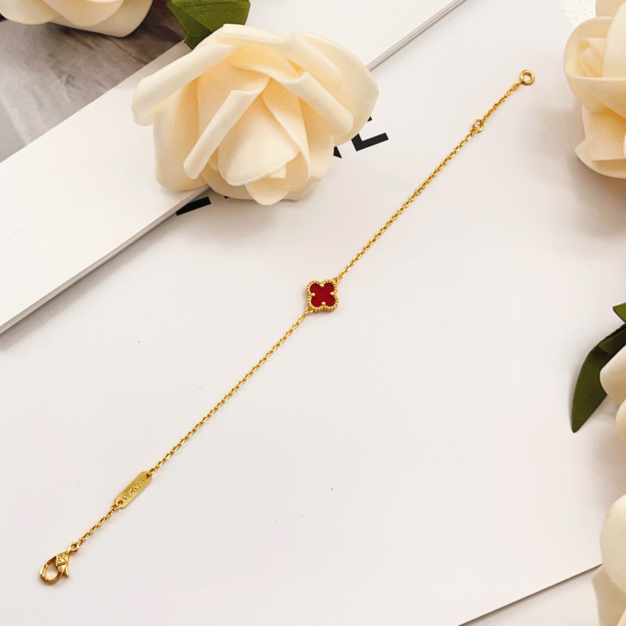 Van Cleef Arpels Sweet Alhambra bracelet Yellow gold with carnelian red clover motif 17cm