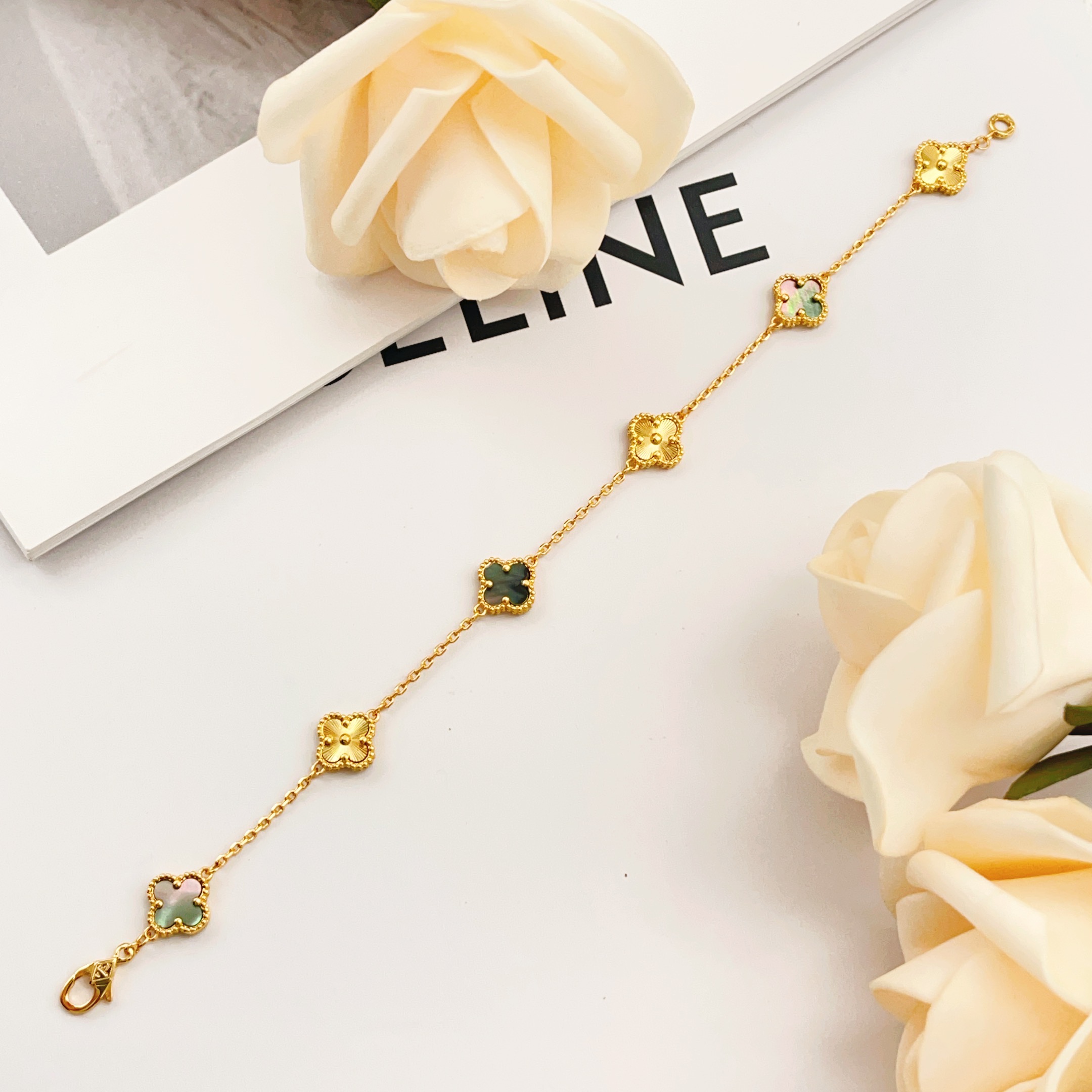 Van Cleef Arpels Alhambra bracelet Yellow gold with iridescent mother-of-pearl clover motifs 19cm