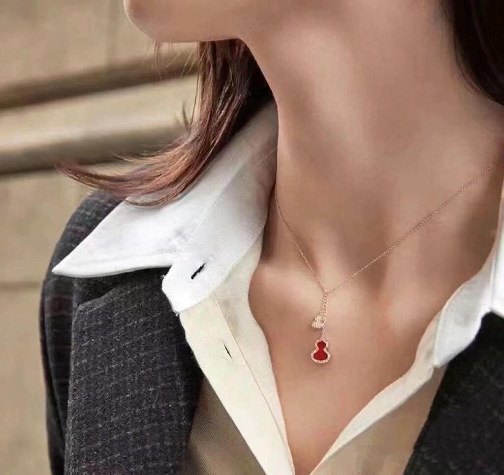 Qeelin Wulu necklace 18K rose gold carnelian red diamond white 42cm