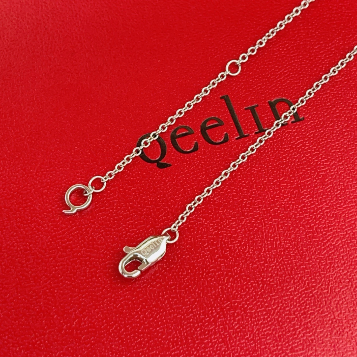 Qeelin Wulu necklace Silver-toned metal red agate clear diamond accents 42cm