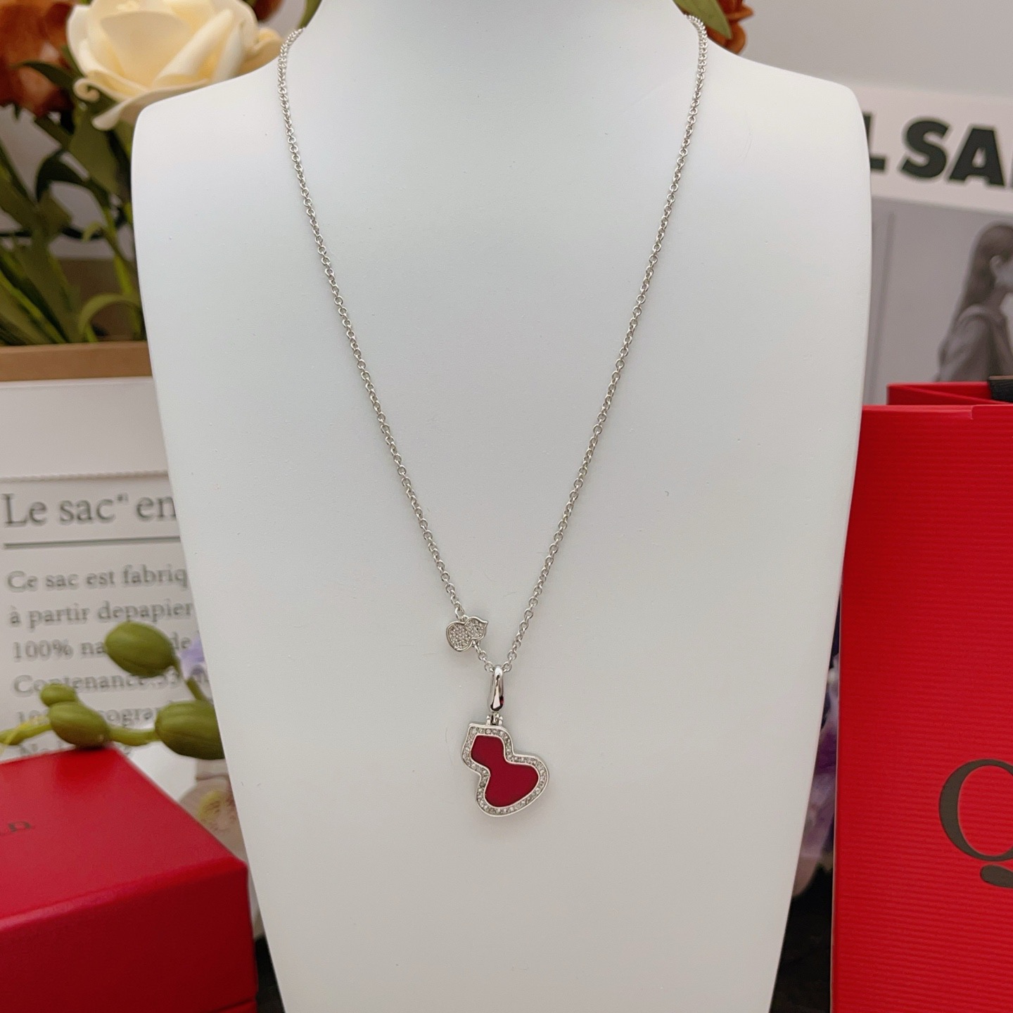 Qeelin Wulu necklace Silver-toned metal red agate clear diamond accents 42cm