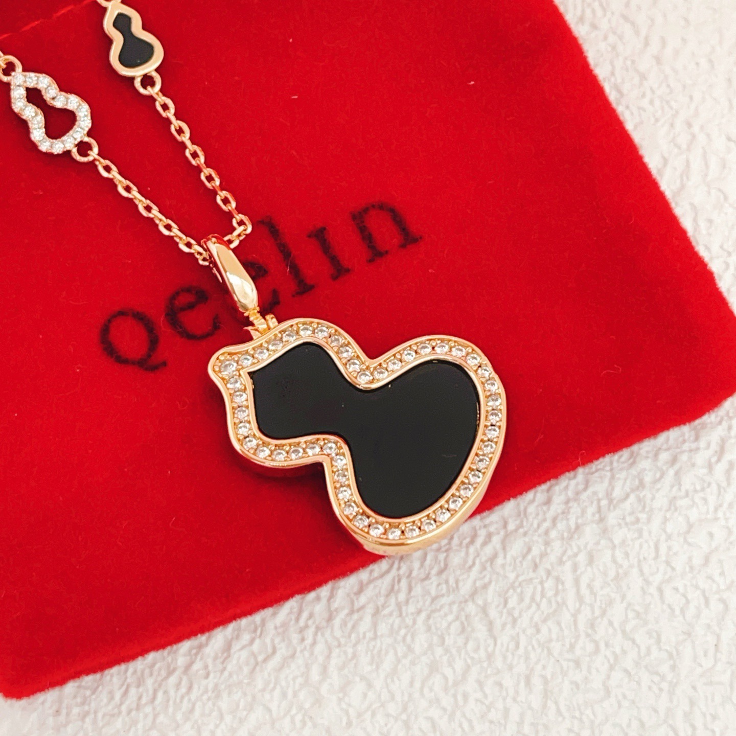 Qeelin Wulu necklace 18K rose gold black onyx diamond 45cm