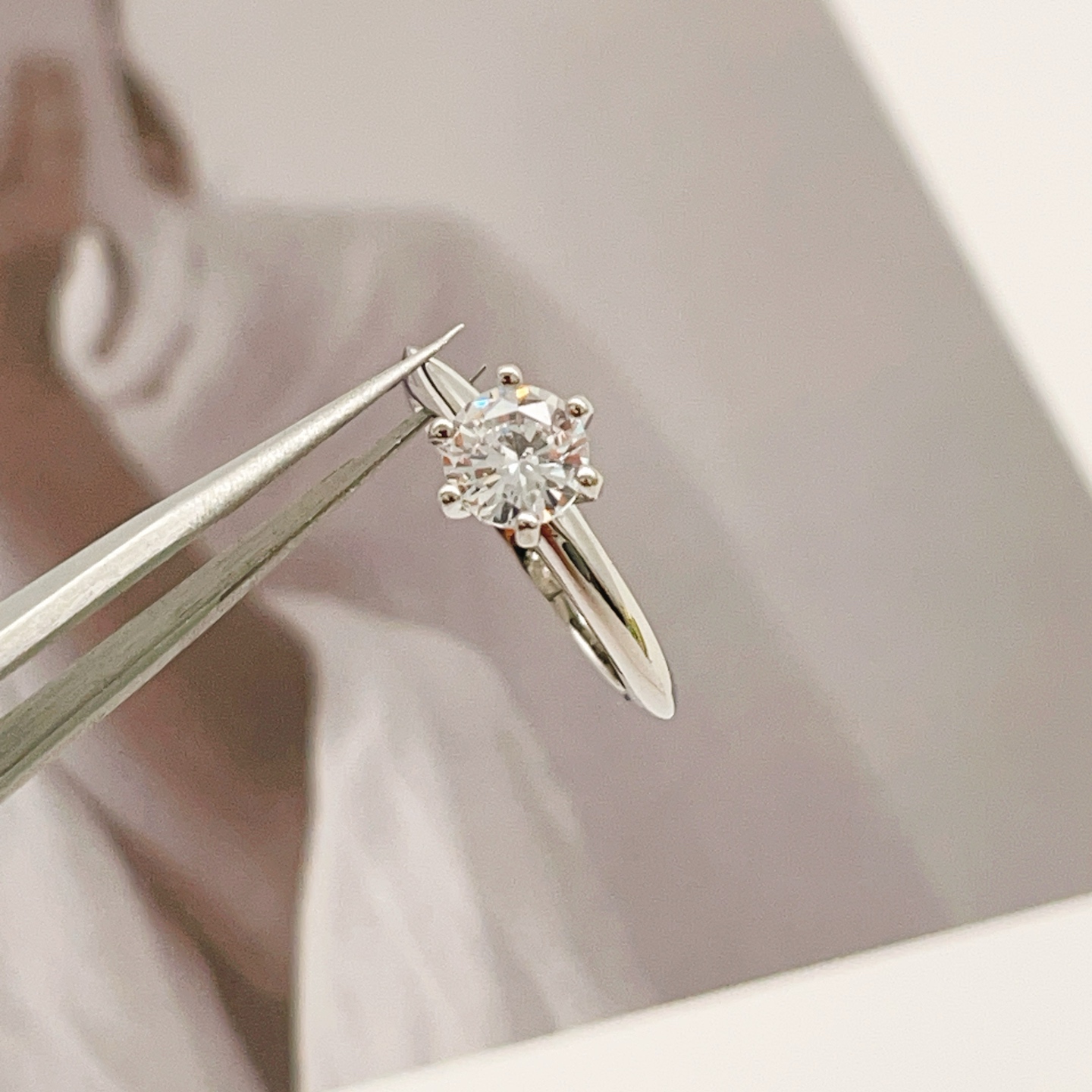 Tiffany Co Tiffany Setting ring platinum silver metal clear round brilliant diamond 7