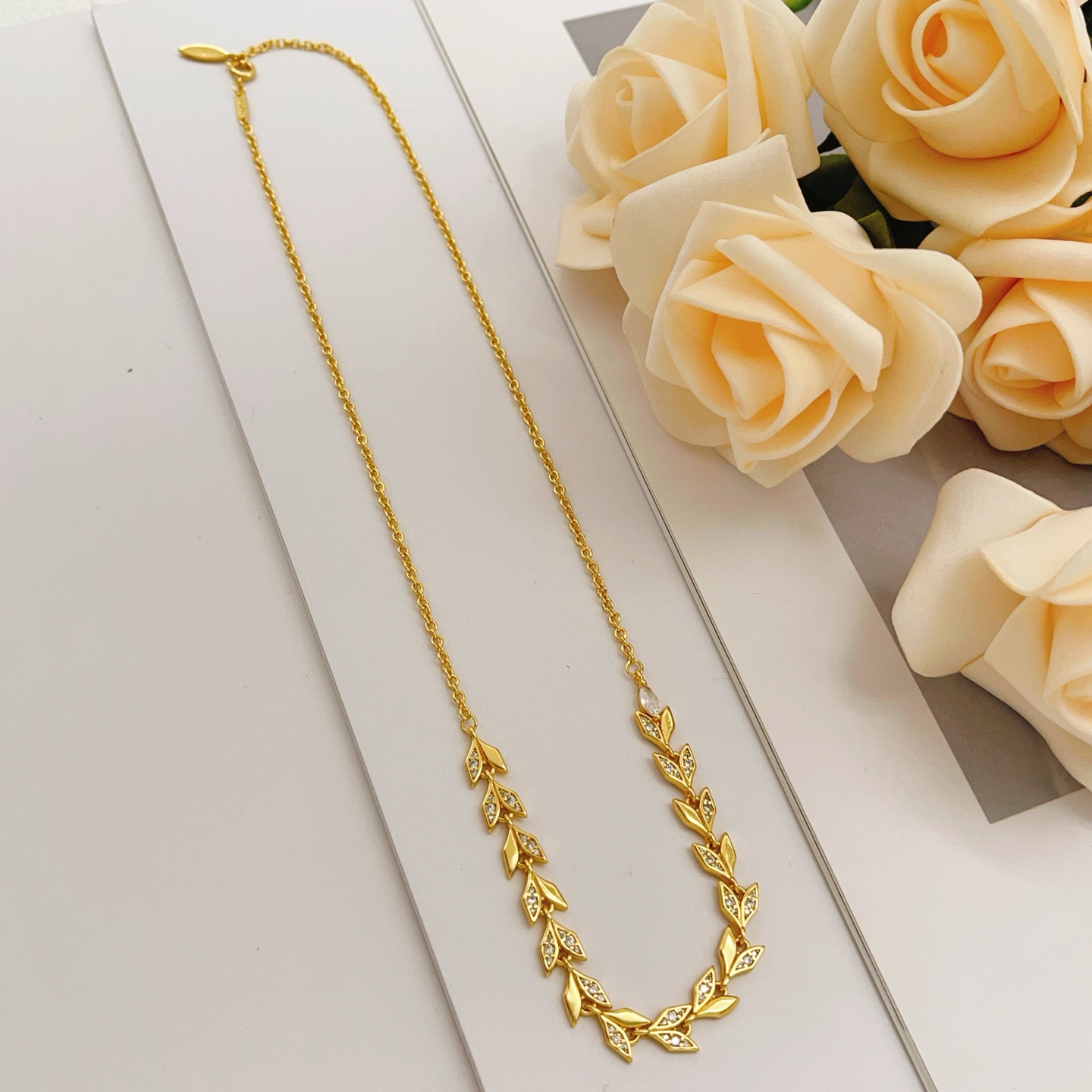 Tiffany Olive Leaf Vine necklace Gold-tone metal with clear diamond-like accent stones 45cm