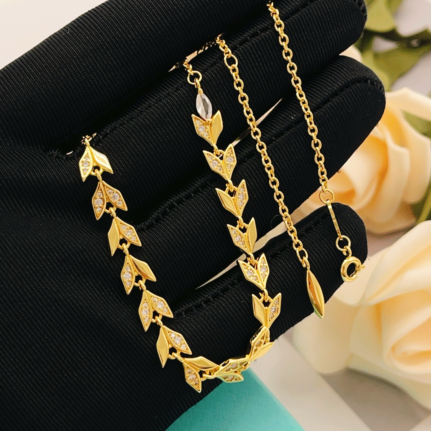 Tiffany Olive Leaf Vine necklace Gold-tone metal with clear diamond-like accent stones 45cm