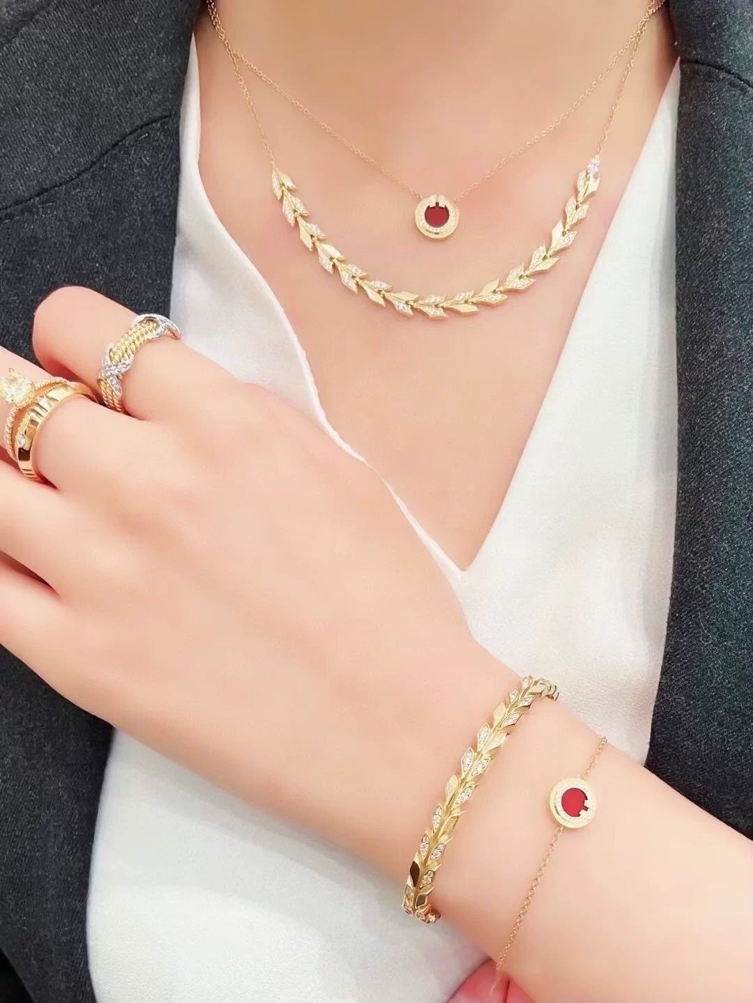 Tiffany Olive Leaf Vine necklace Gold-tone metal with clear diamond-like accent stones 45cm