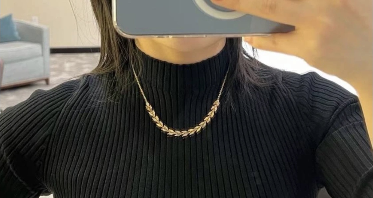 Tiffany Olive Leaf Vine necklace Gold-tone metal with clear diamond-like accent stones 45cm