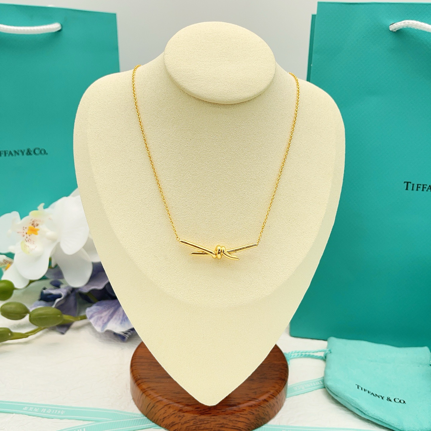 Tiffany Co Knot necklace 18k yellow gold no gemstones 16-18 inch adjustable chain