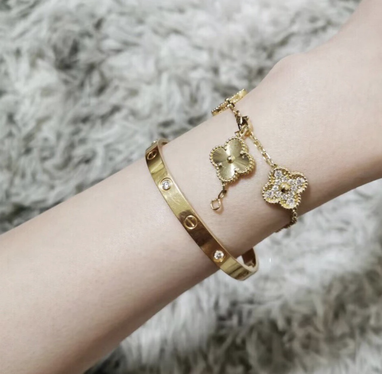 Van Cleef Arpels Vintage Alhambra bracelet Yellow gold with clear diamond accents 19cm