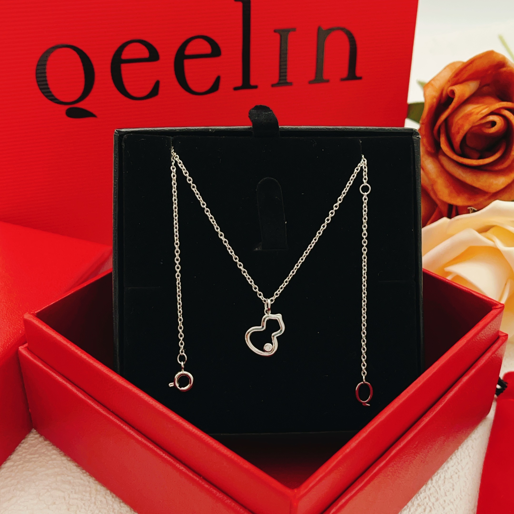Qeelin Wulu necklace Silver-toned metal with clear diamond accent 42cm