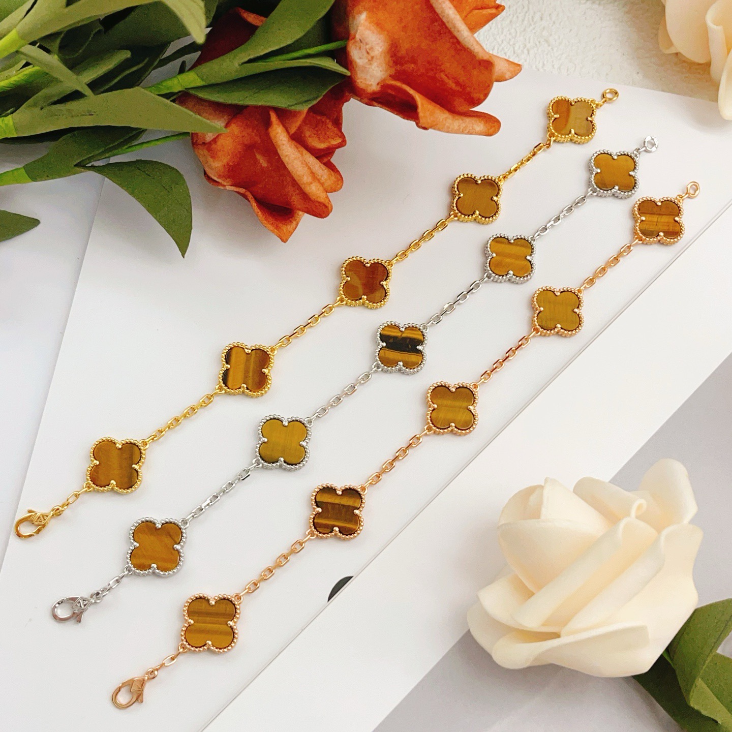 Pulseira Van Cleef Arpels Alhambra Vintage 5 Motifs Ouro amarelo com pedra olho de tigre marrom 18 cm