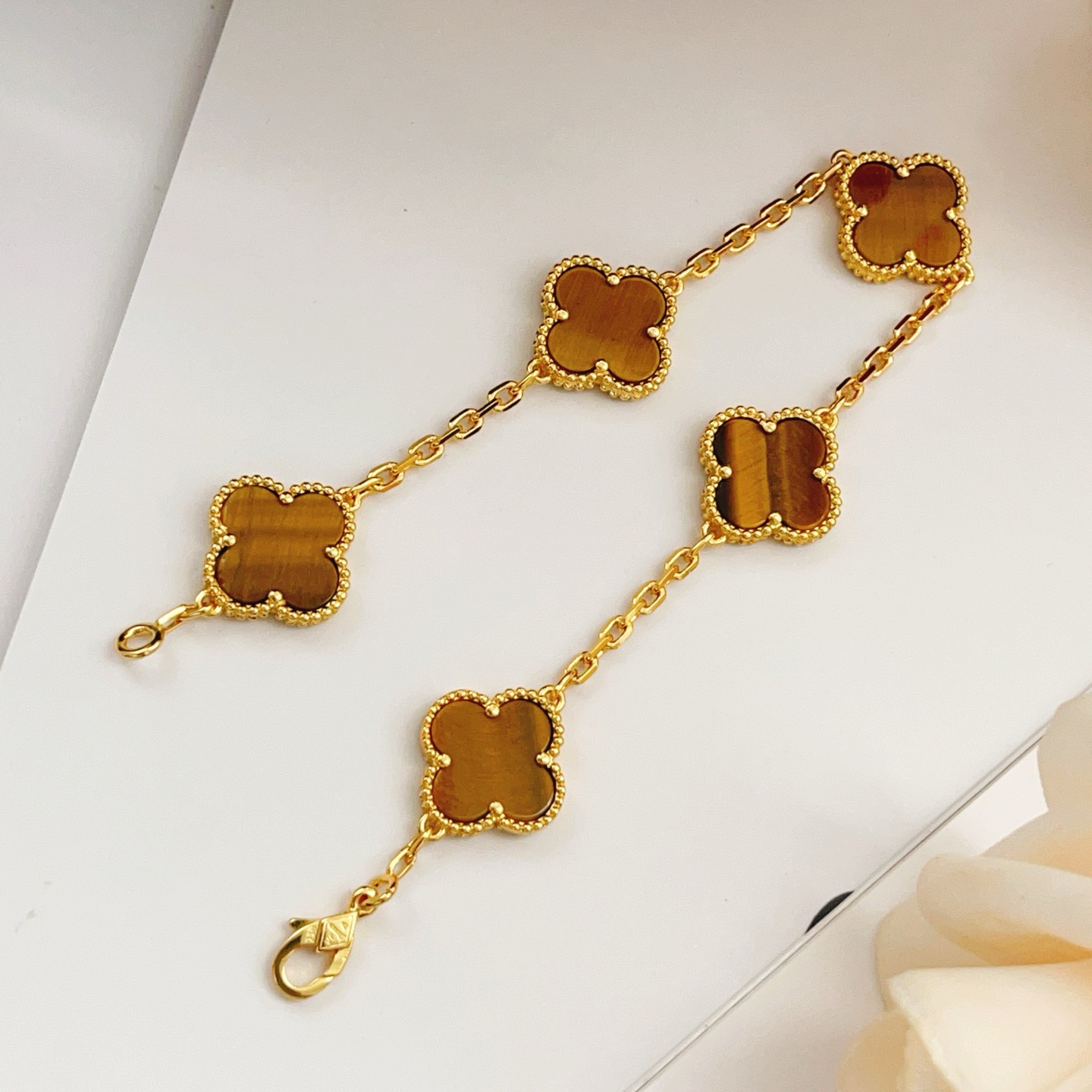 Pulseira Van Cleef Arpels Alhambra Vintage 5 Motifs Ouro amarelo com pedra olho de tigre marrom 18 cm