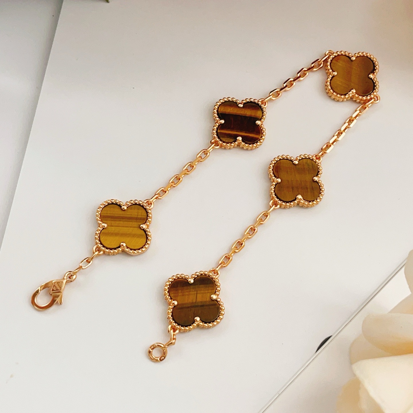 Bracciale Van Cleef Arpels Alhambra Oro rosa con pietra occhio di tigre marrone 18 cm