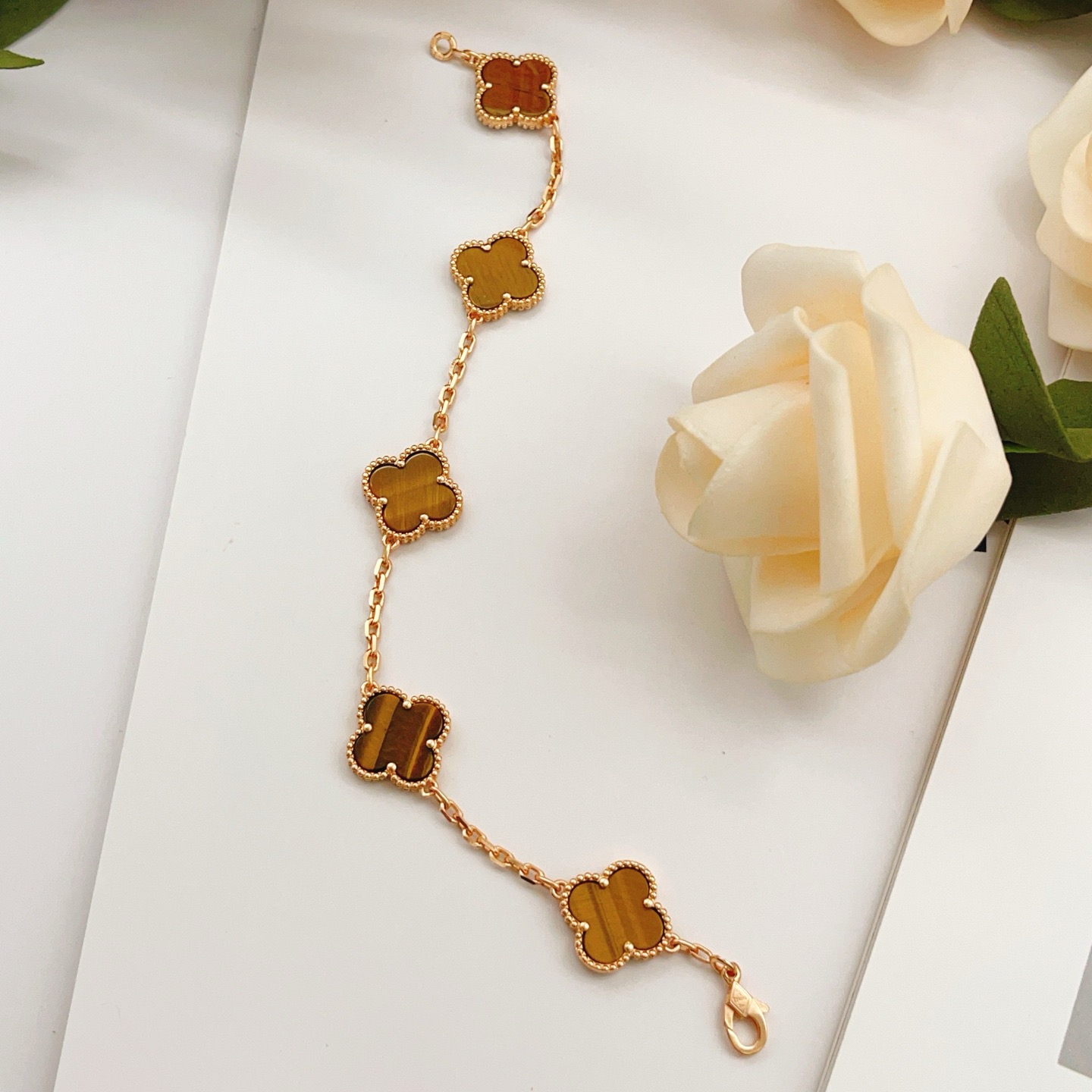 Bracciale Van Cleef Arpels Alhambra Oro rosa con pietra occhio di tigre marrone 18 cm