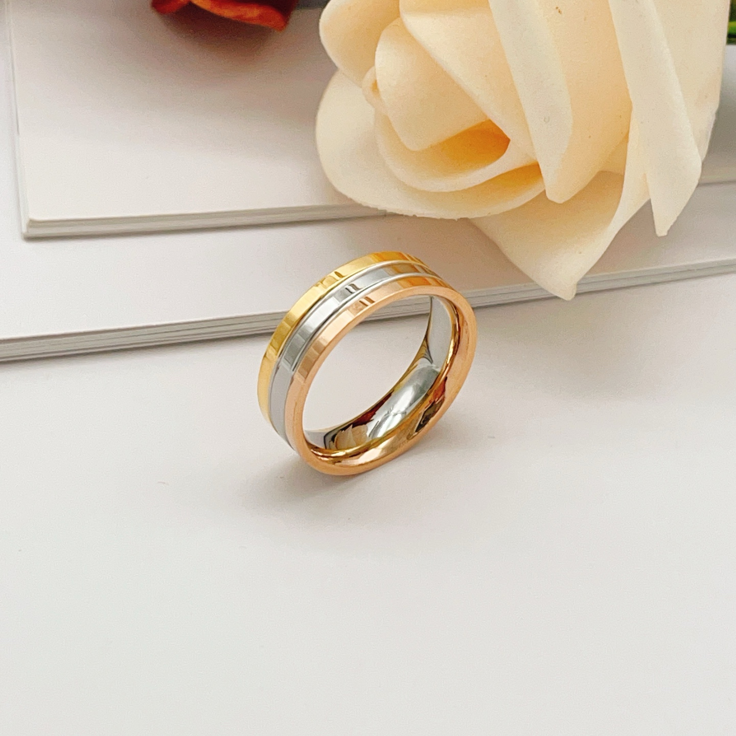 Cartier Vendome Louis Cartier ring 18k yellow gold 18k rose gold 18k white gold No 7