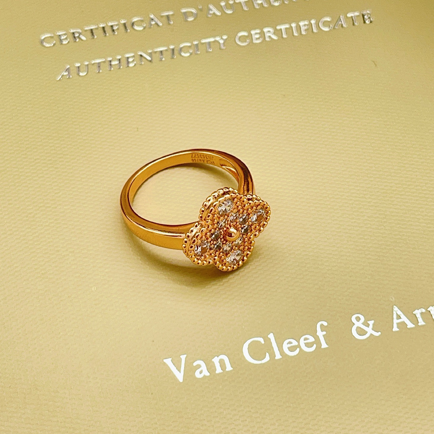 Van Cleef Arpels Vintage Alhambra ring 18k yellow gold clear diamond No 6