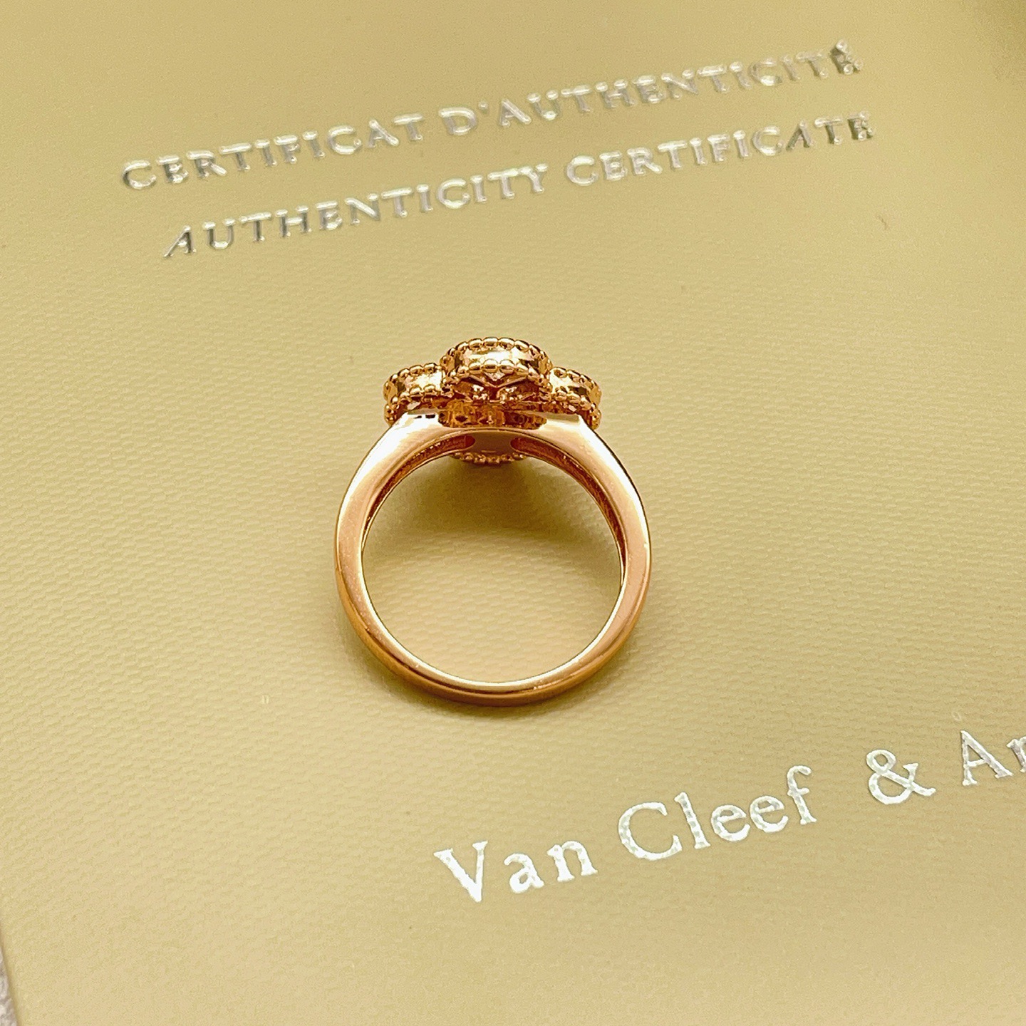 Van Cleef Arpels Vintage Alhambra ring 18k yellow gold clear diamond No 6