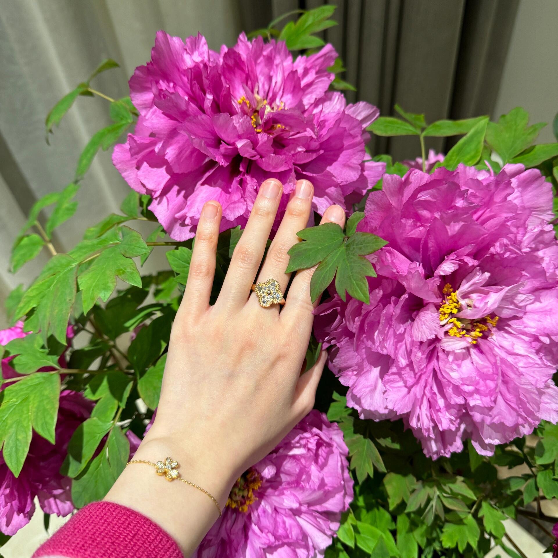 Van Cleef Arpels Vintage Alhambra ring 18k yellow gold clear diamond No 6