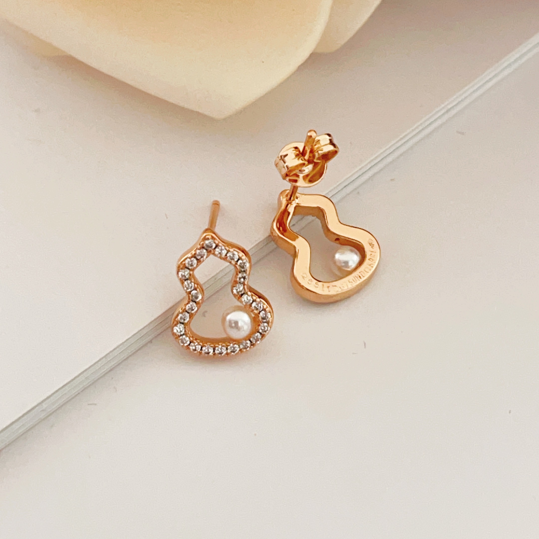 Qeelin Wulu earrings Rose gold metal with clear diamond accents and white freshwater pearls 1cm stud length