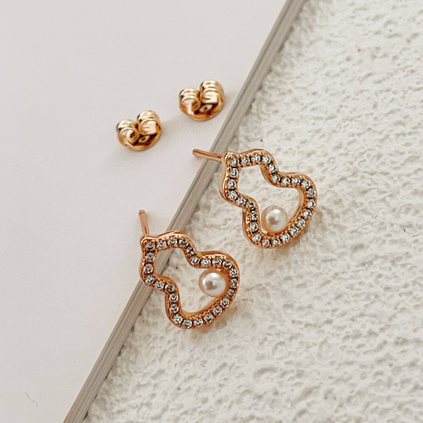 Qeelin Wulu earrings Rose gold metal with clear diamond accents and white freshwater pearls 1cm stud length