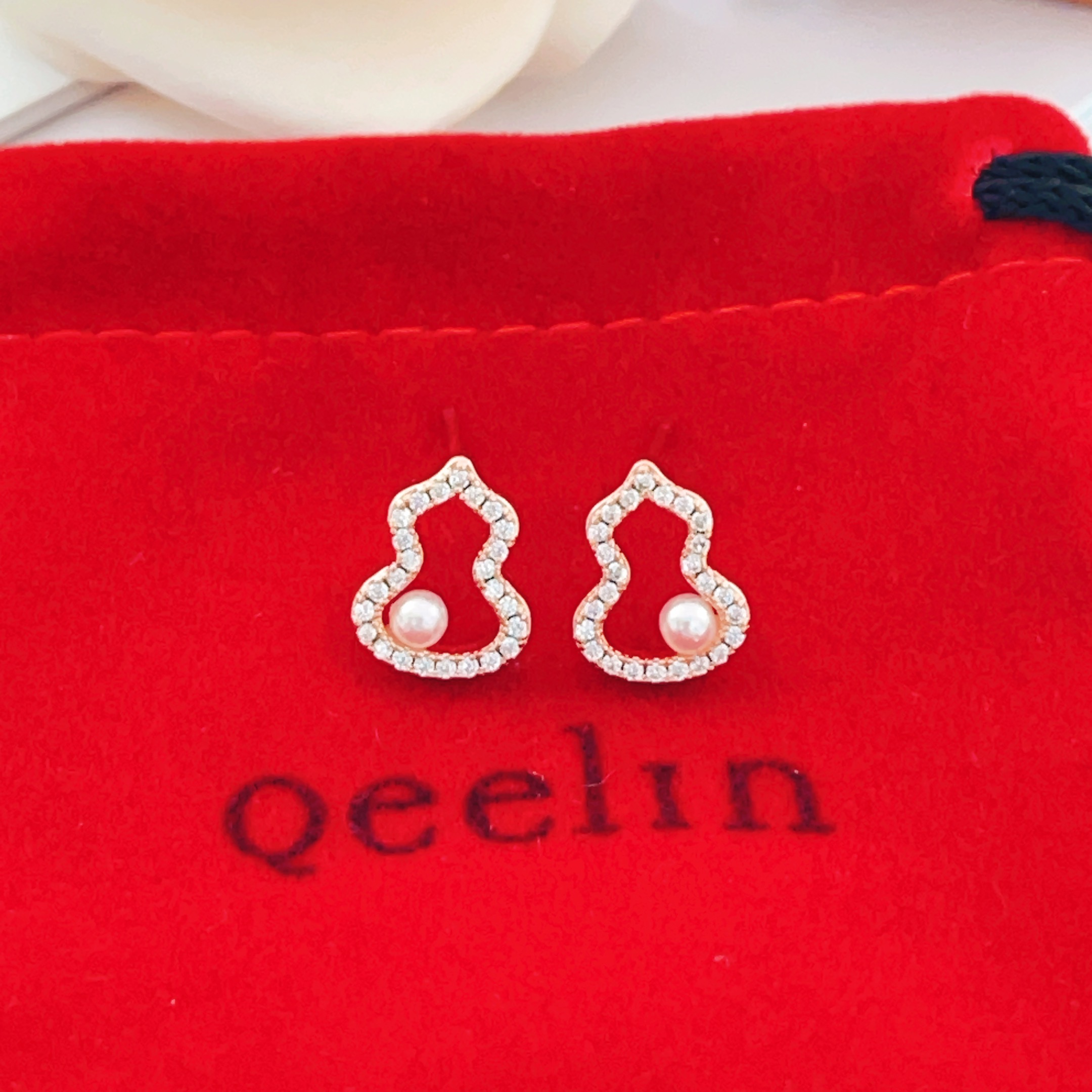 Qeelin Wulu earrings Rose gold metal with clear diamond accents and white freshwater pearls 1cm stud length