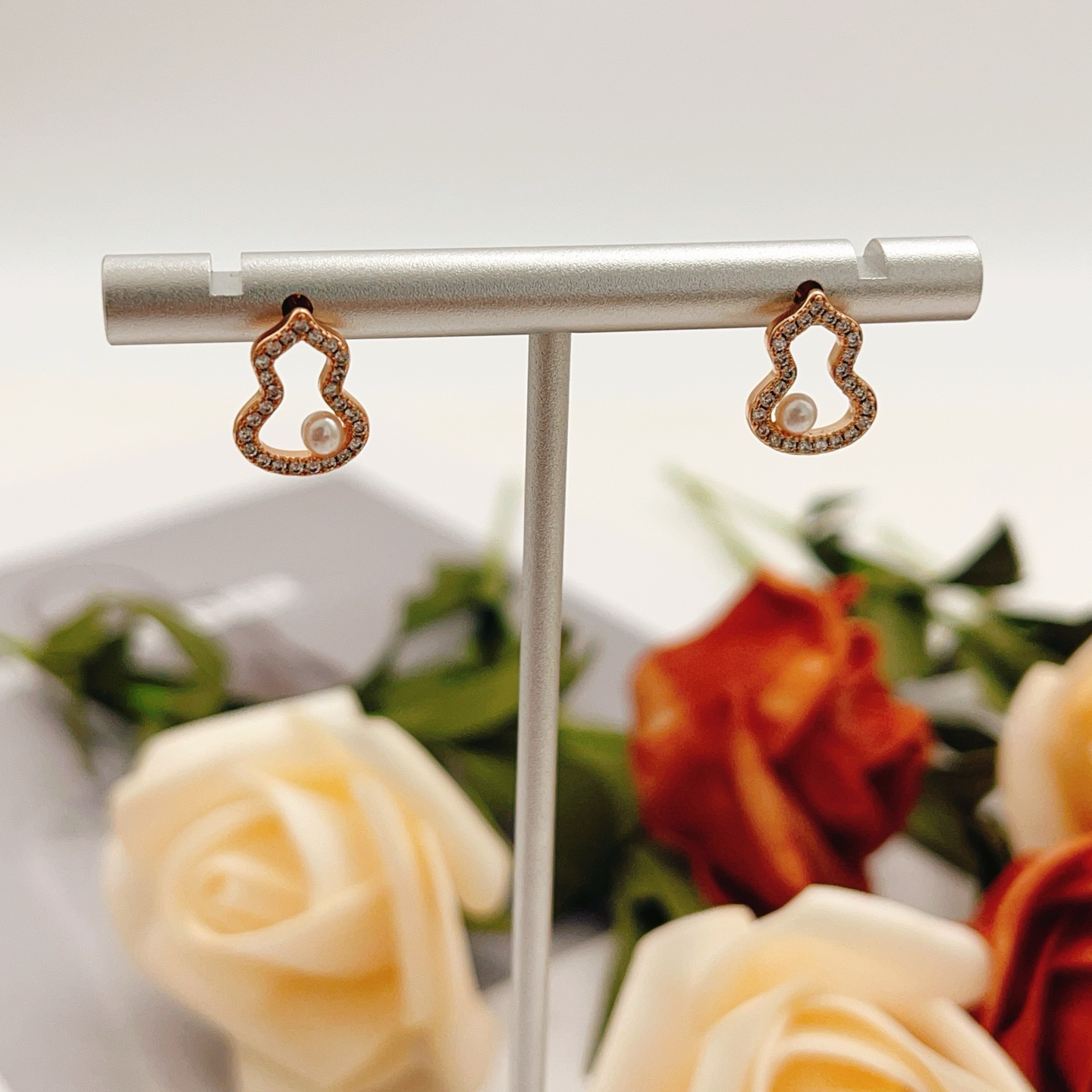 Qeelin Wulu earrings Rose gold metal with clear diamond accents and white freshwater pearls 1cm stud length