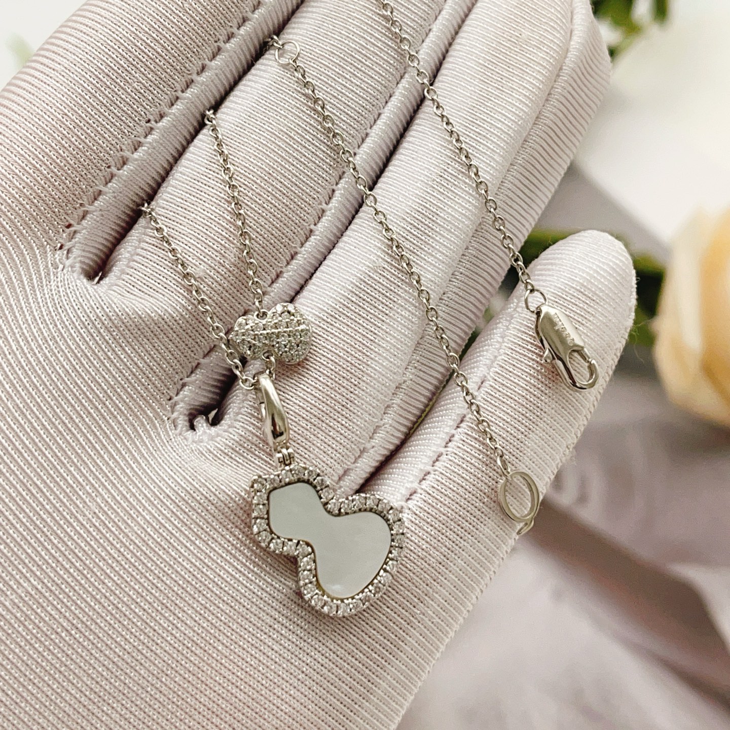 Qeelin Wulu necklace 18K white gold white mother-of-pearl diamond 42cm
