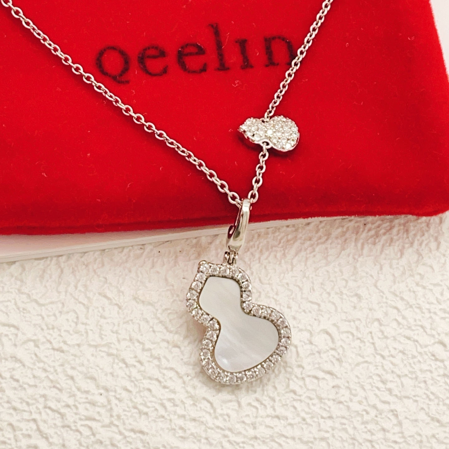 Qeelin Wulu necklace 18K white gold white mother-of-pearl diamond 42cm