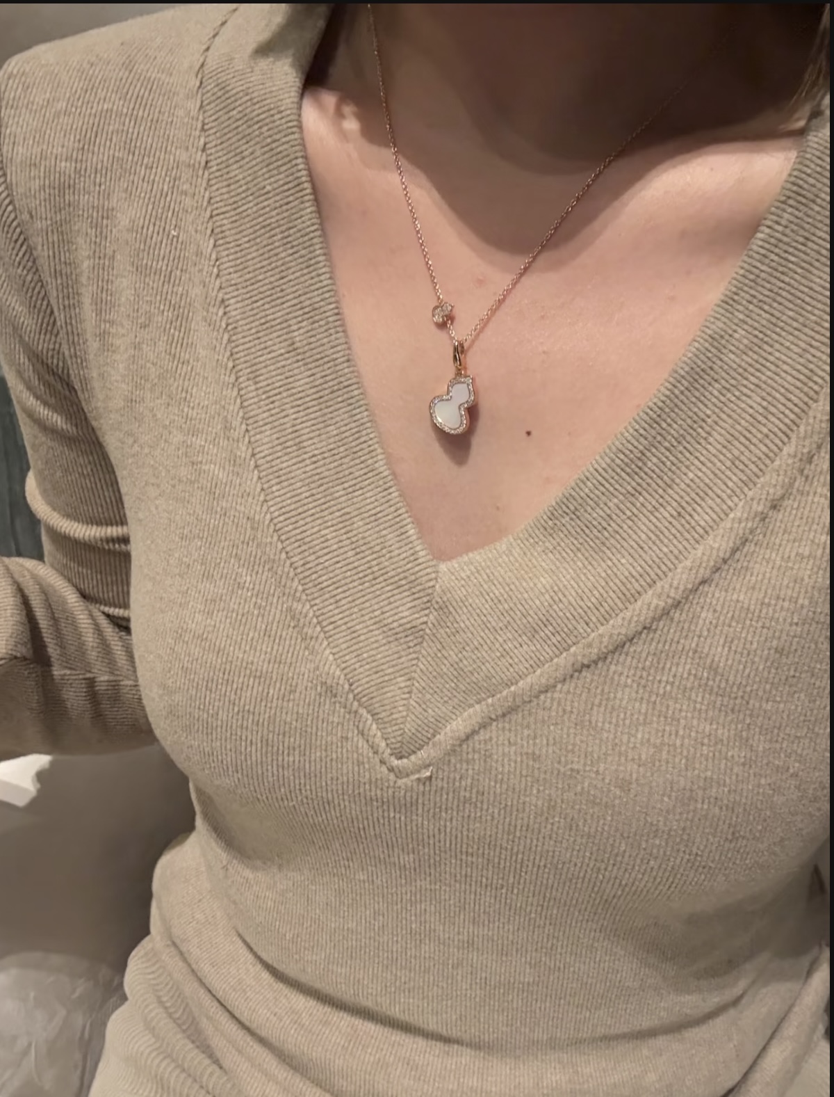 Qeelin Wulu necklace 18K white gold white mother-of-pearl diamond 42cm