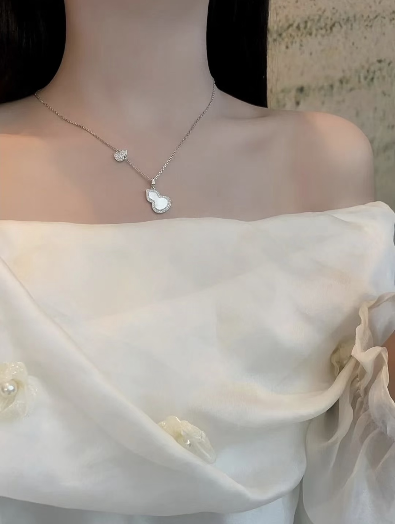 Qeelin Wulu necklace 18K white gold white mother-of-pearl diamond 42cm