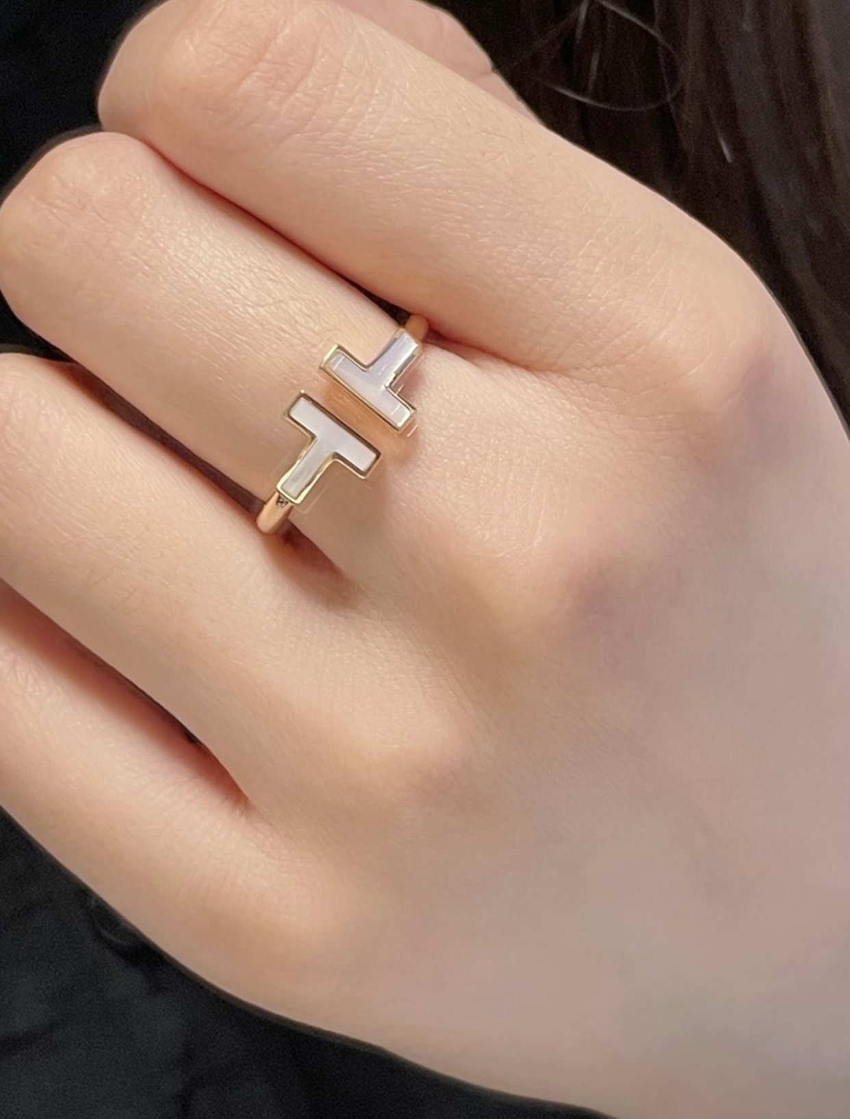 Tiffany T Wire ring silver metal with white mother-of-pearl inlay US 7