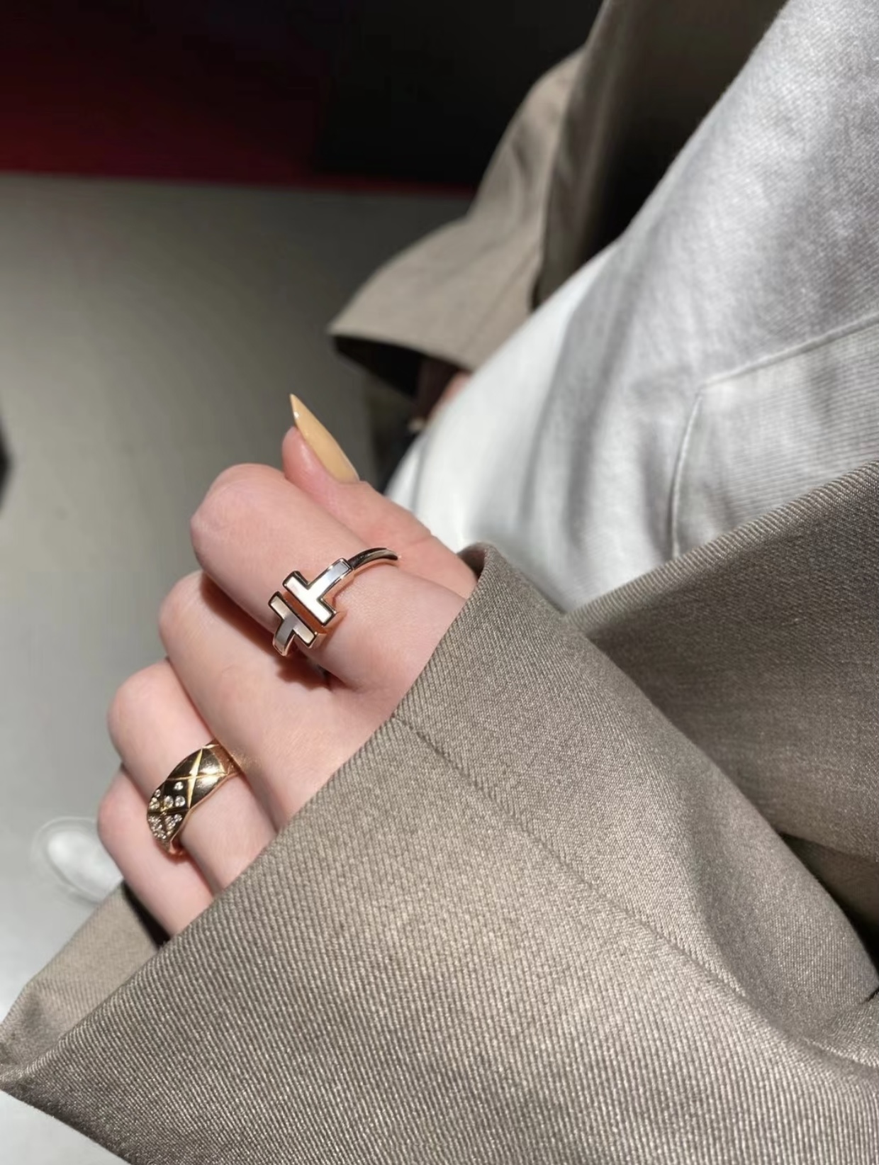 Tiffany T Wire ring silver metal with white mother-of-pearl inlay US 7