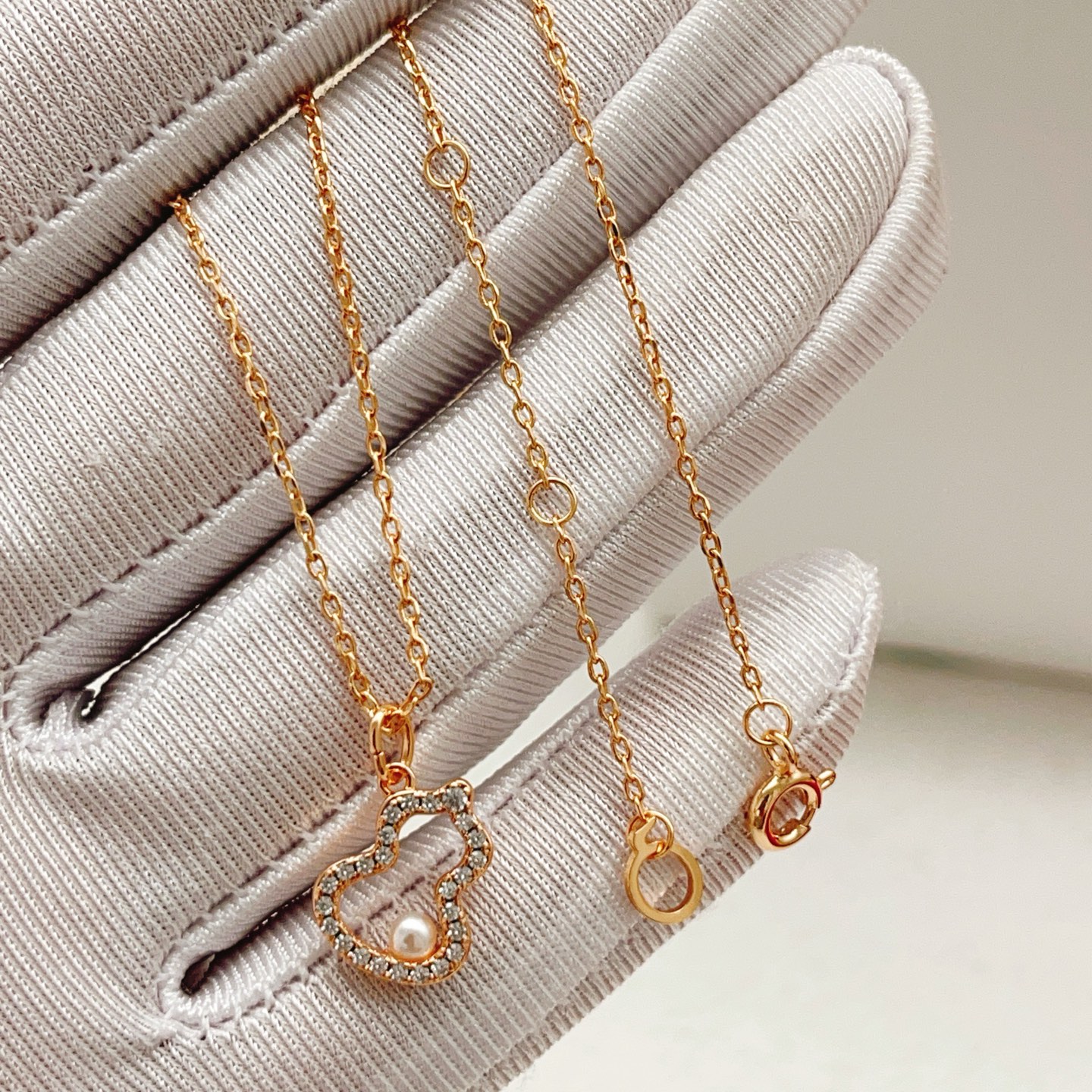Qeelin Wulu necklace 18K rose gold clear diamond accents white freshwater pearl 42cm with 3cm extender