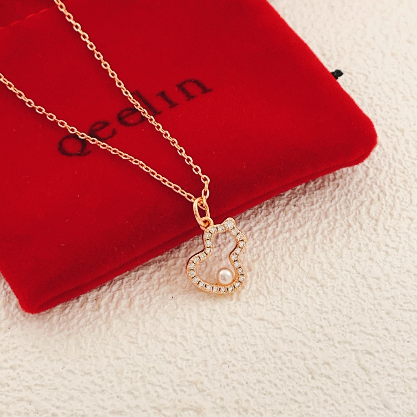 Qeelin Wulu necklace 18K rose gold clear diamond accents white freshwater pearl 42cm with 3cm extender