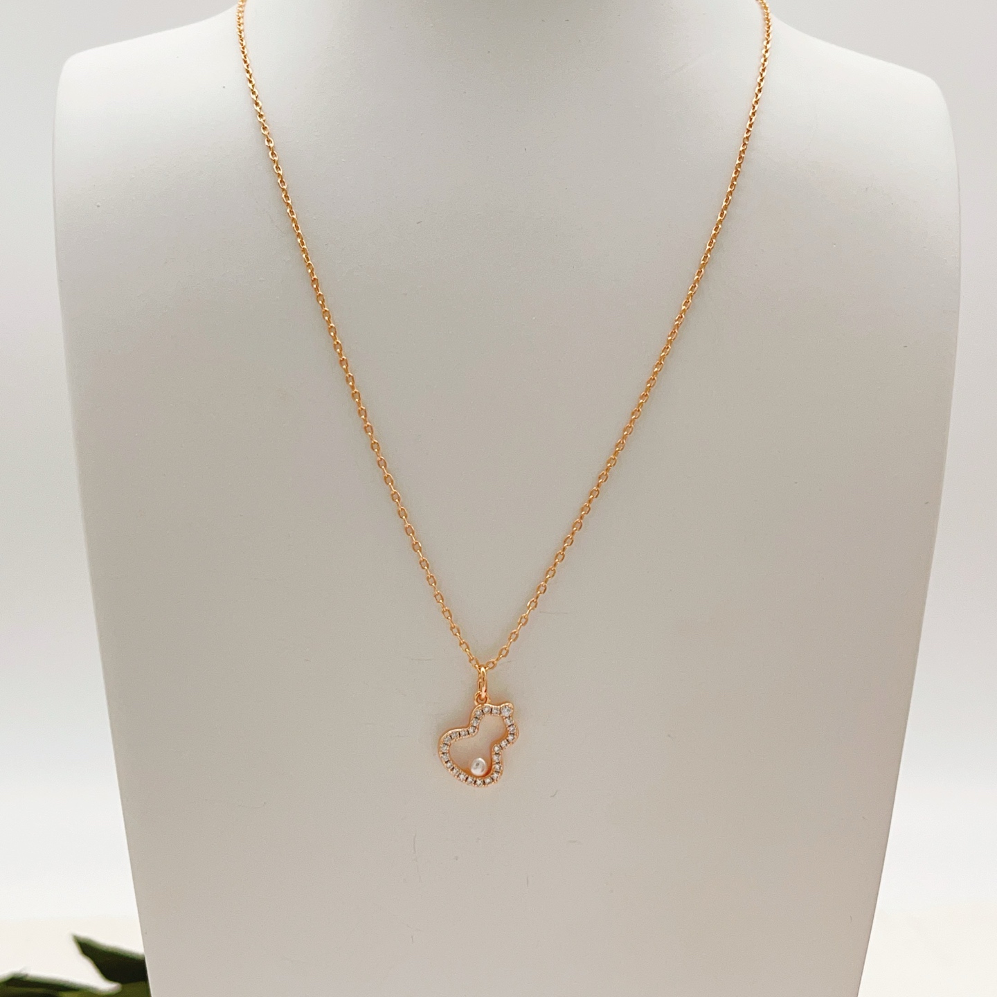 Qeelin Wulu necklace 18K rose gold clear diamond accents white freshwater pearl 42cm with 3cm extender