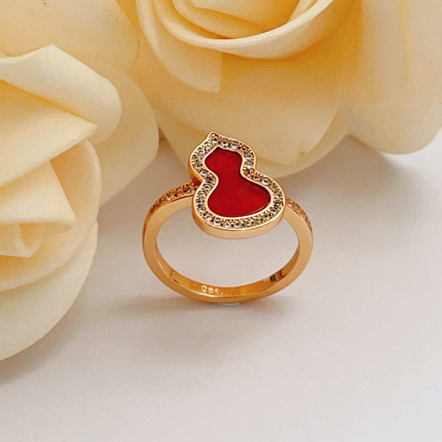 Qeelin Wulu ring rose gold red carnelian clear diamond 7