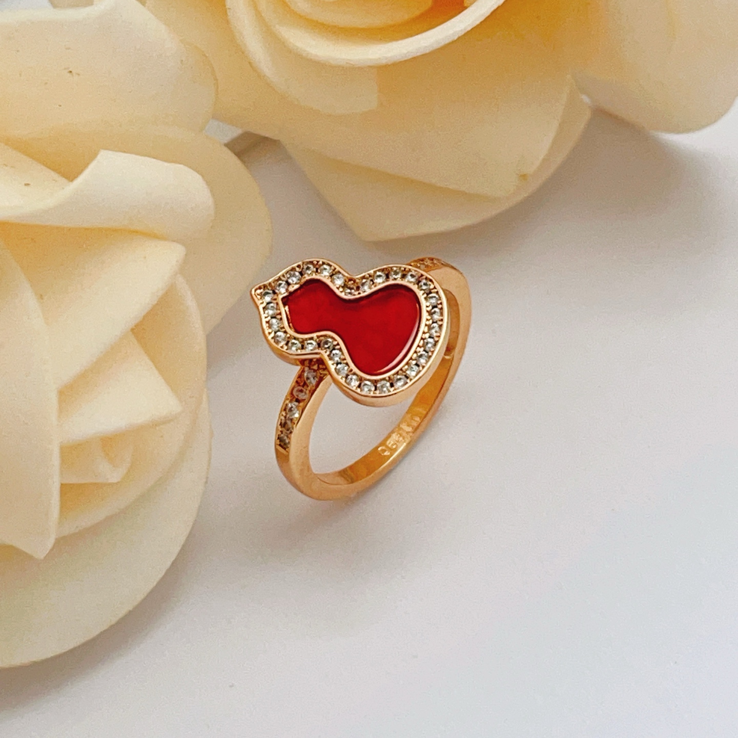 Qeelin Wulu ring rose gold red carnelian clear diamond 7