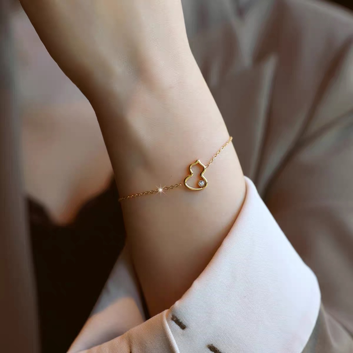 Qeelin Wulu bracelet 18K rose gold with single clear diamond accent 17cm